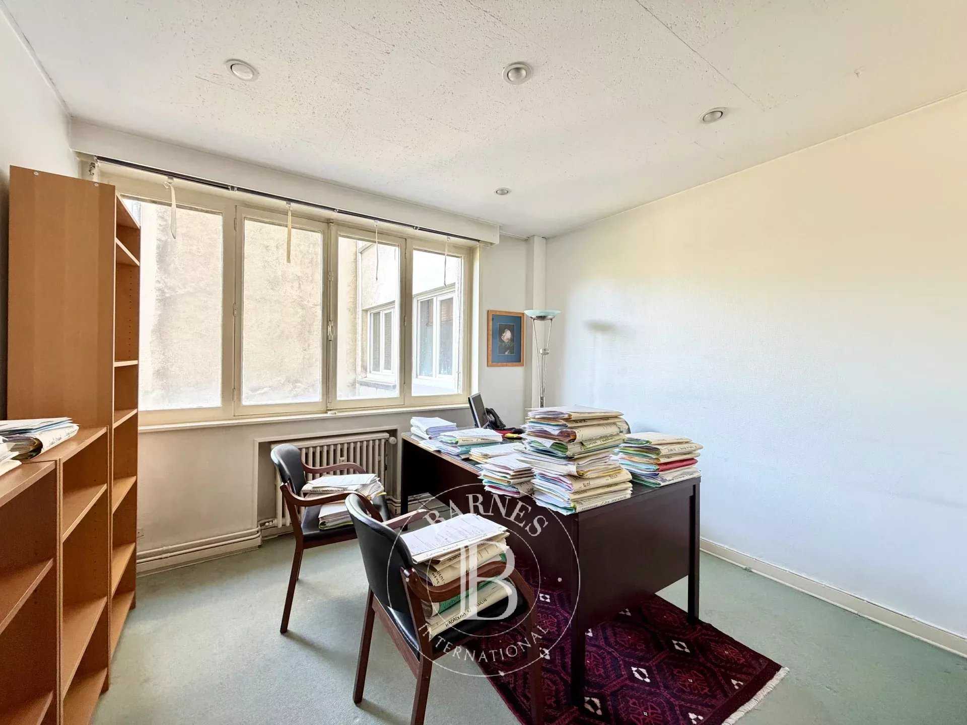Lille  - Premises 6 Bedrooms