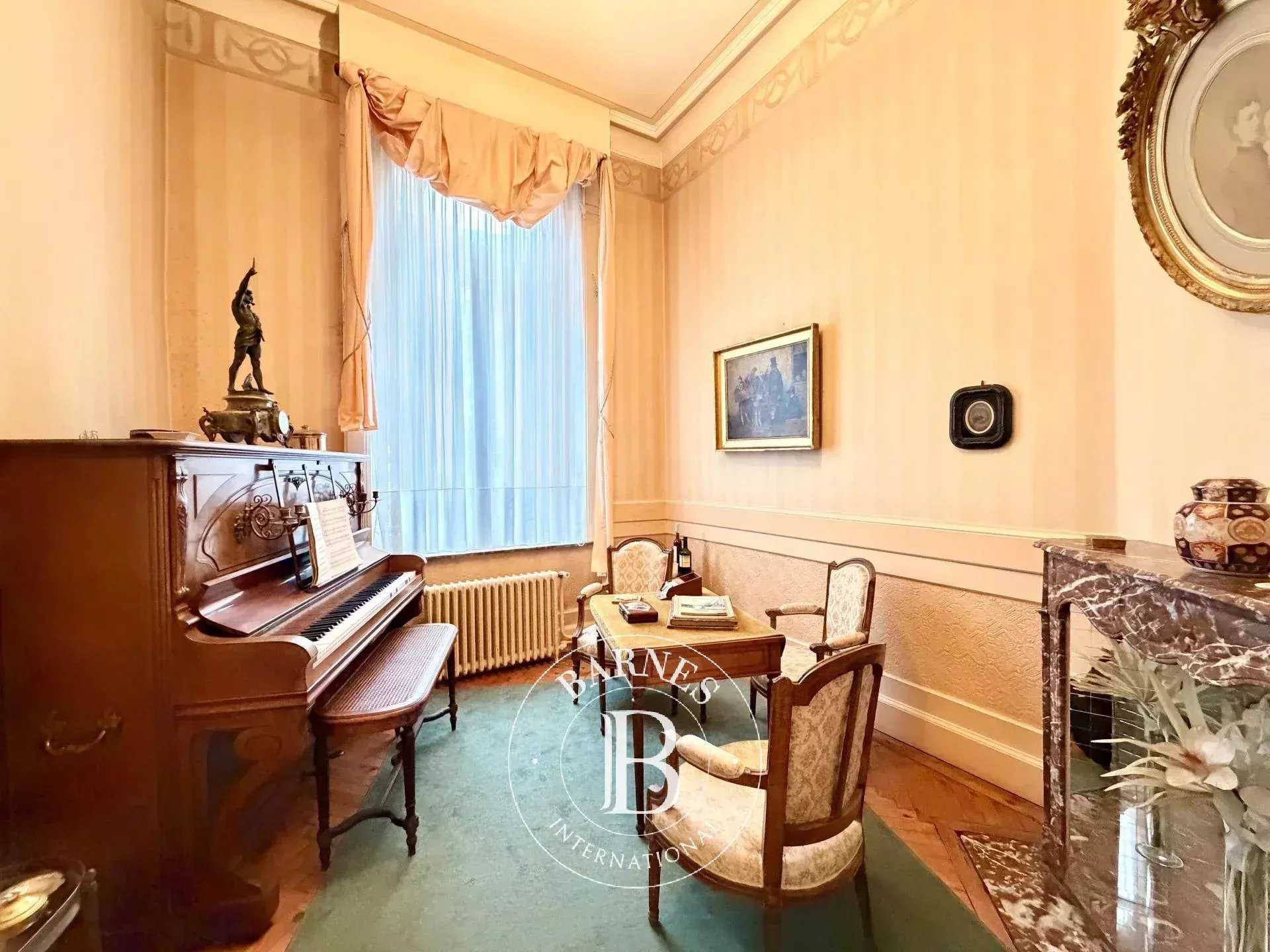 Lille  - House 8 Bedrooms