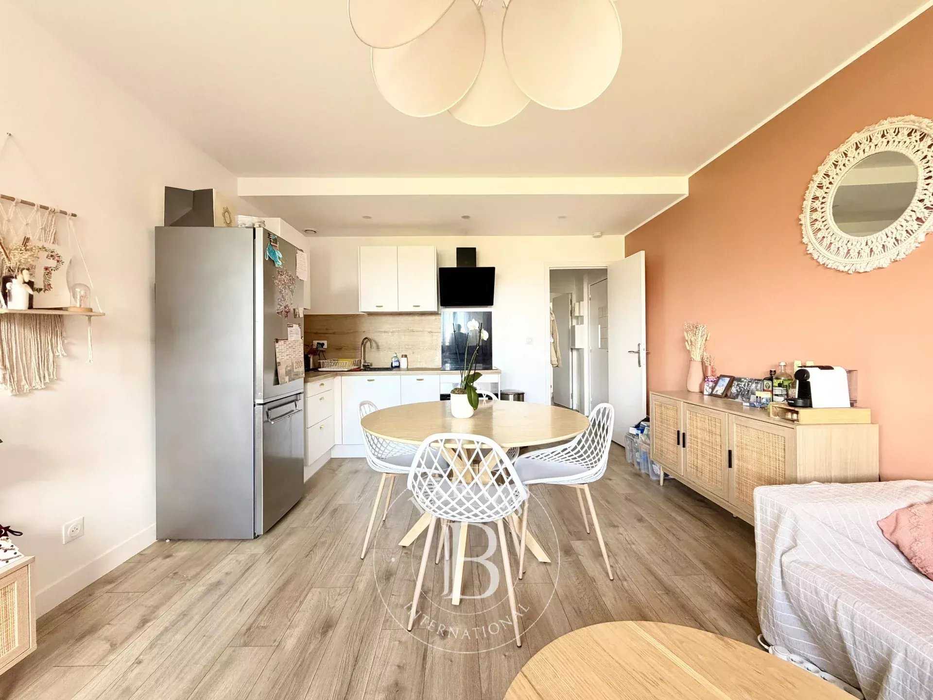 Lille  - Appartement 5 Pi&egrave;ces 4 Chambres