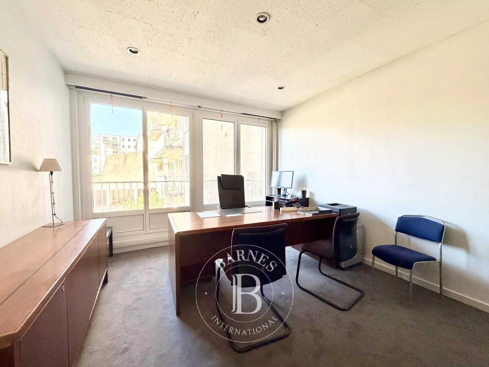 Lille  - Premises 6 Bedrooms