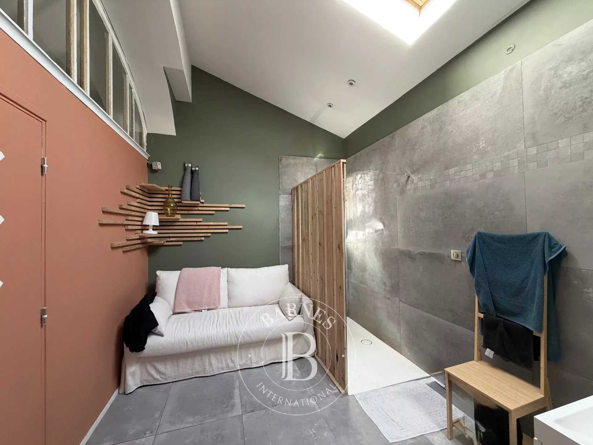 Lille  - Maison de ville 10 Pi&egrave;ces 5 Chambres