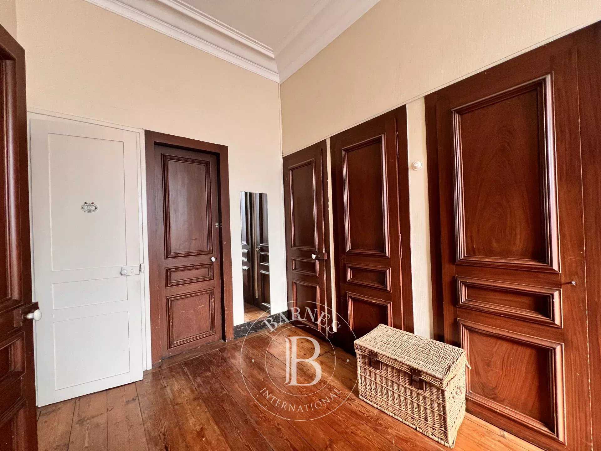 Lille  - Townhouse 8 Bedrooms