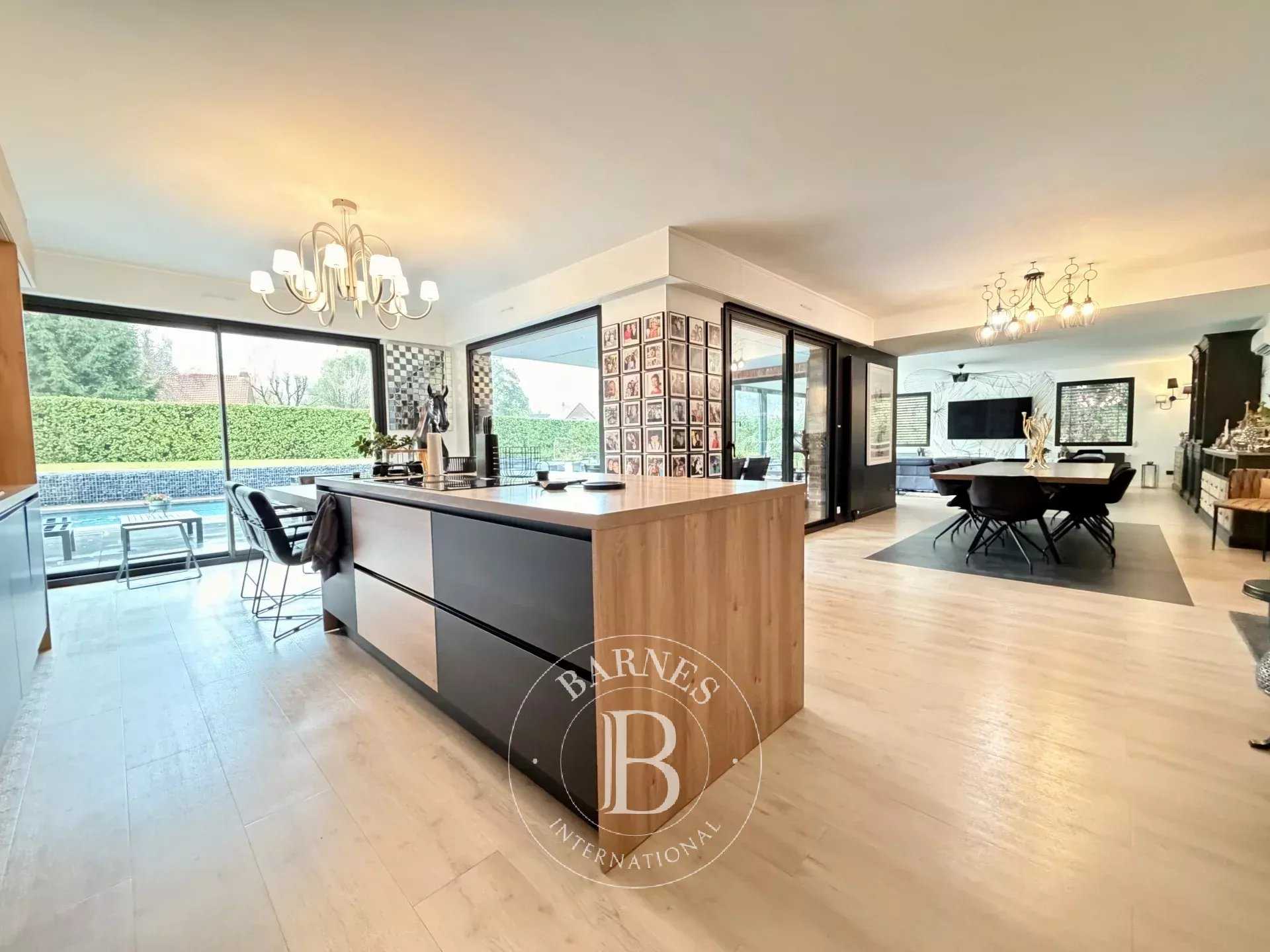 Bondues  - Maison 10 Pièces 5 Chambres