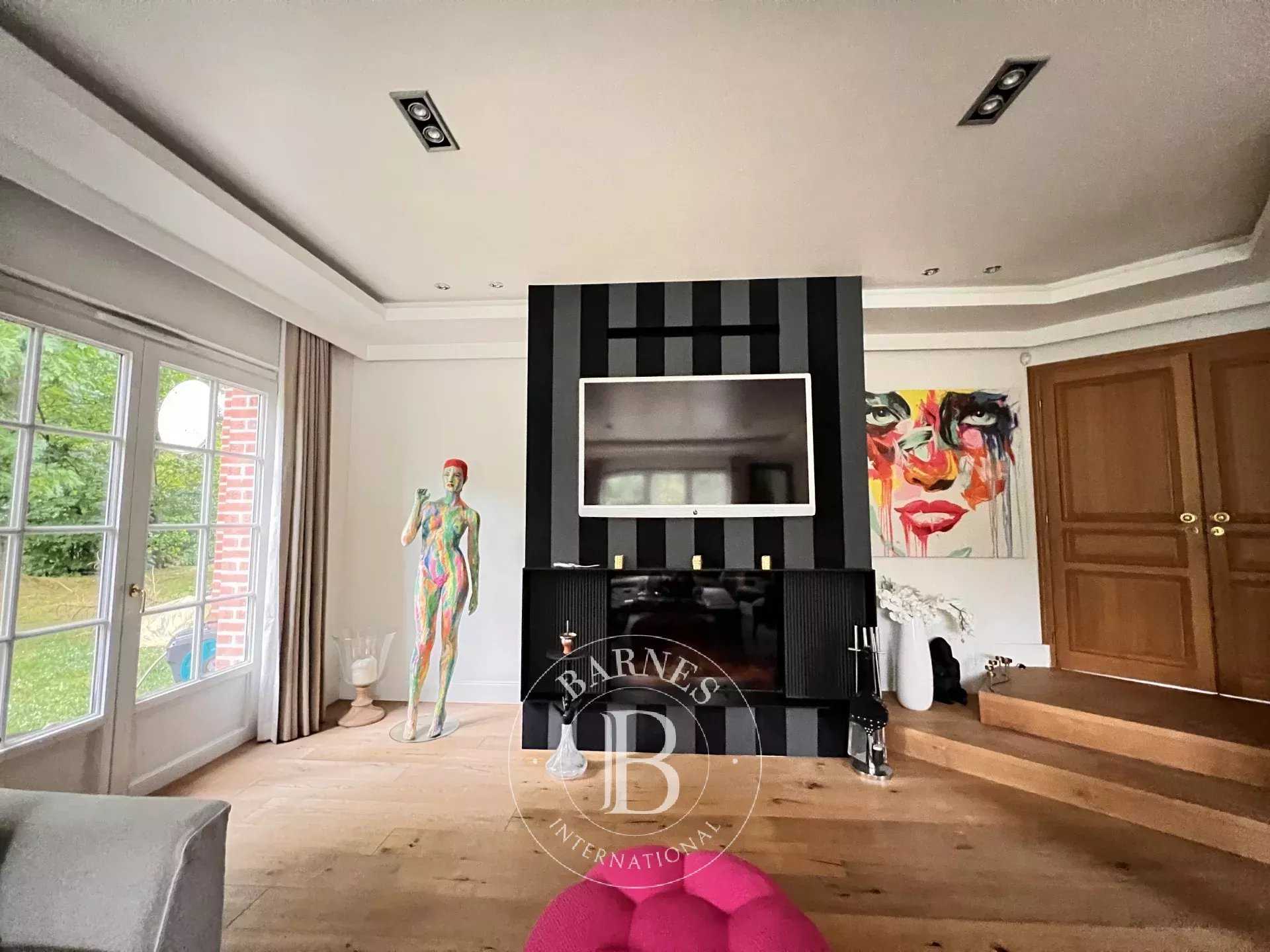 Mouvaux  - Maison 8 Pièces 4 Chambres