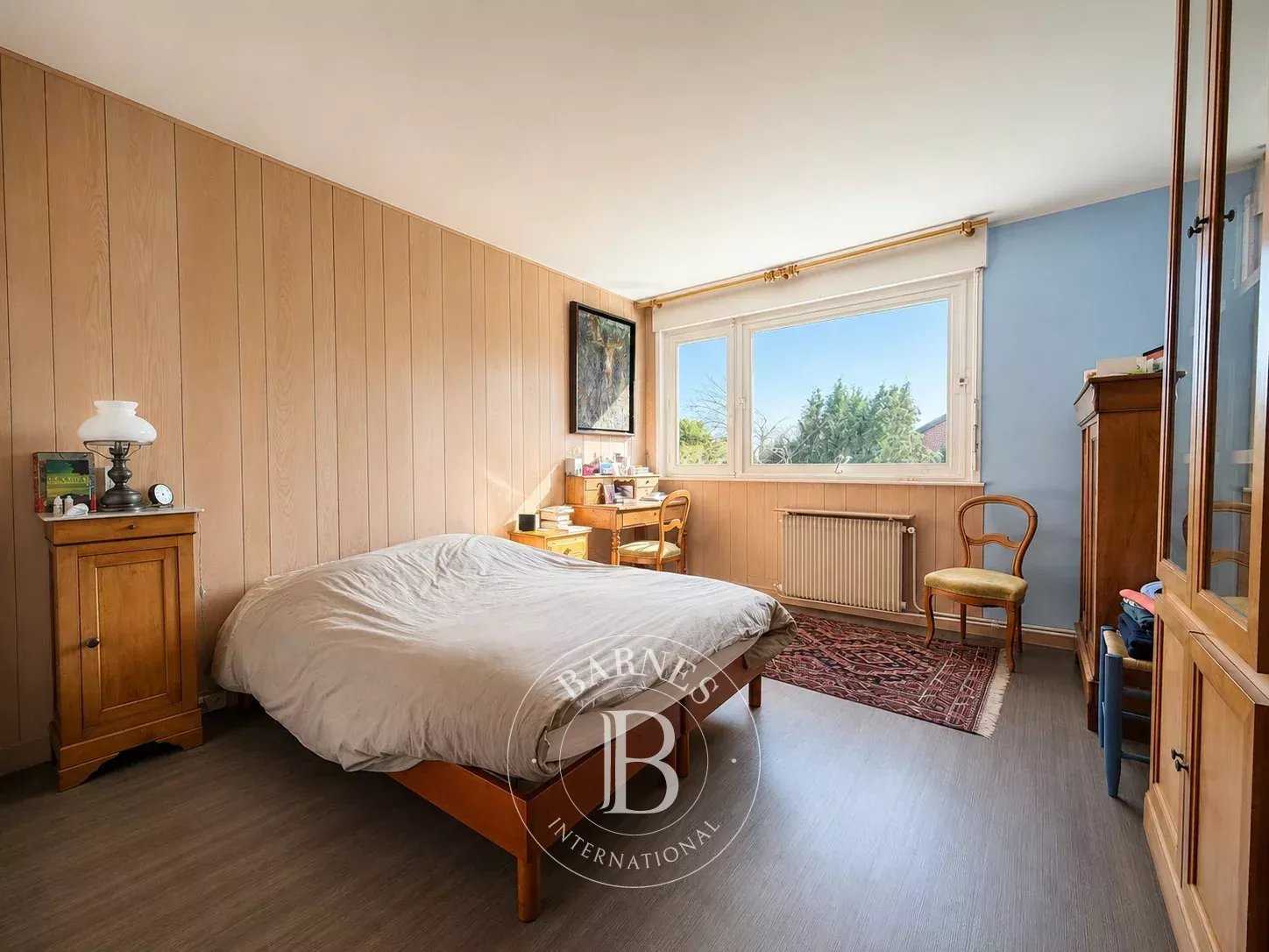 Hem  - House 5 Bedrooms