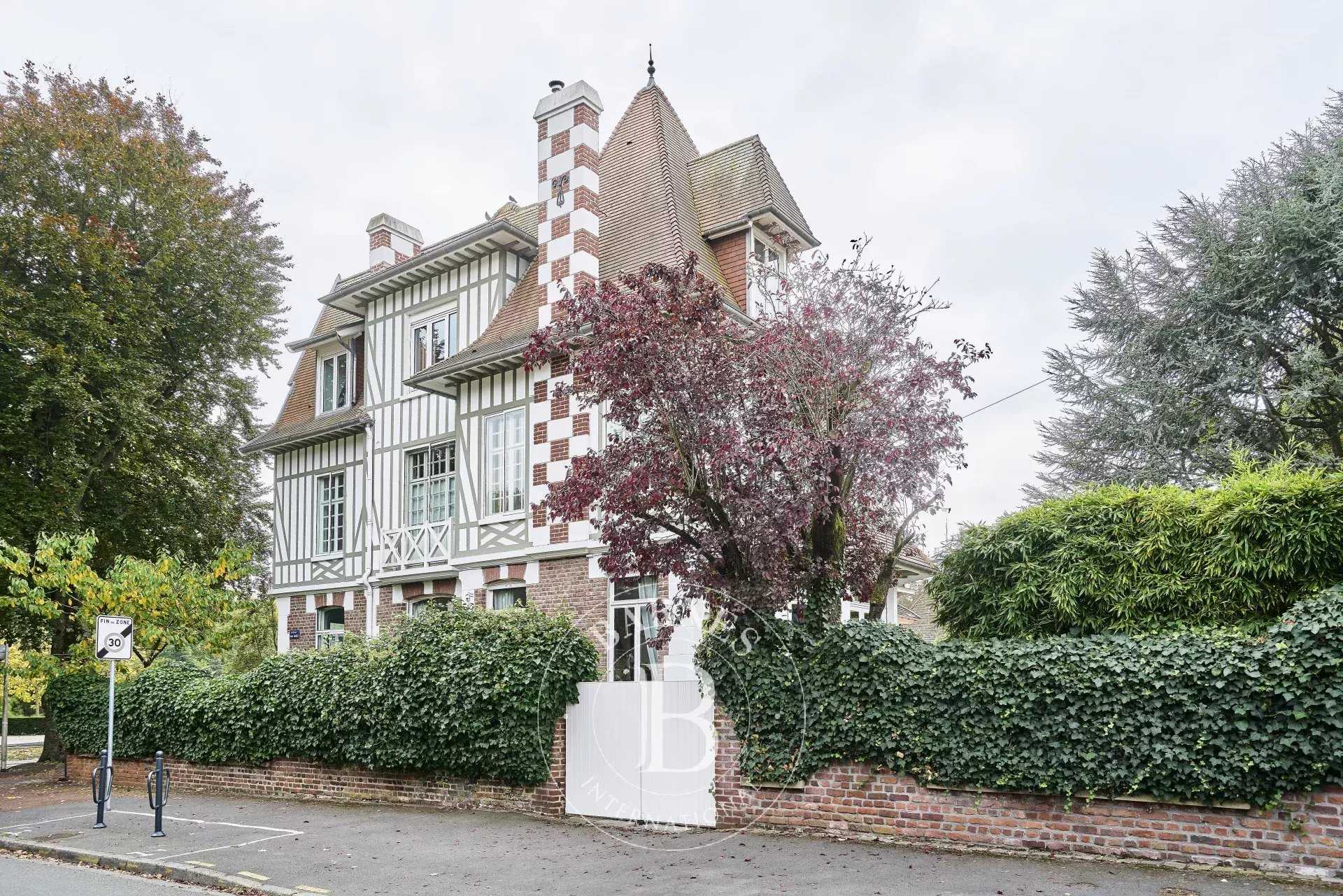 Roubaix  - House 6 Bedrooms