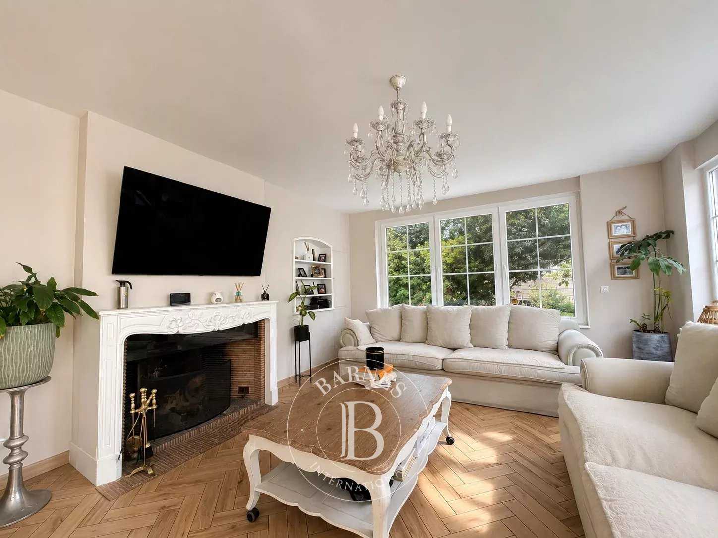 Hem  - Maison 7 Pi&egrave;ces 5 Chambres