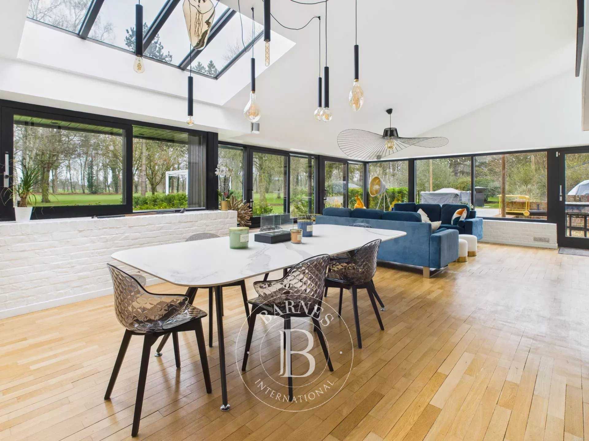 Villeneuve-d'Ascq  - Maison 8 Pi&egrave;ces 5 Chambres