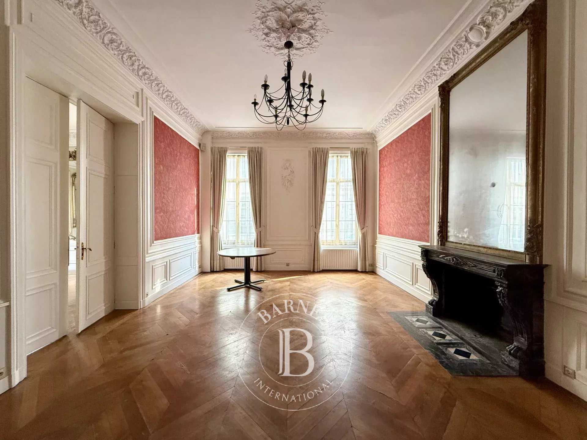 Valenciennes  - Housing estate 6 Bedrooms