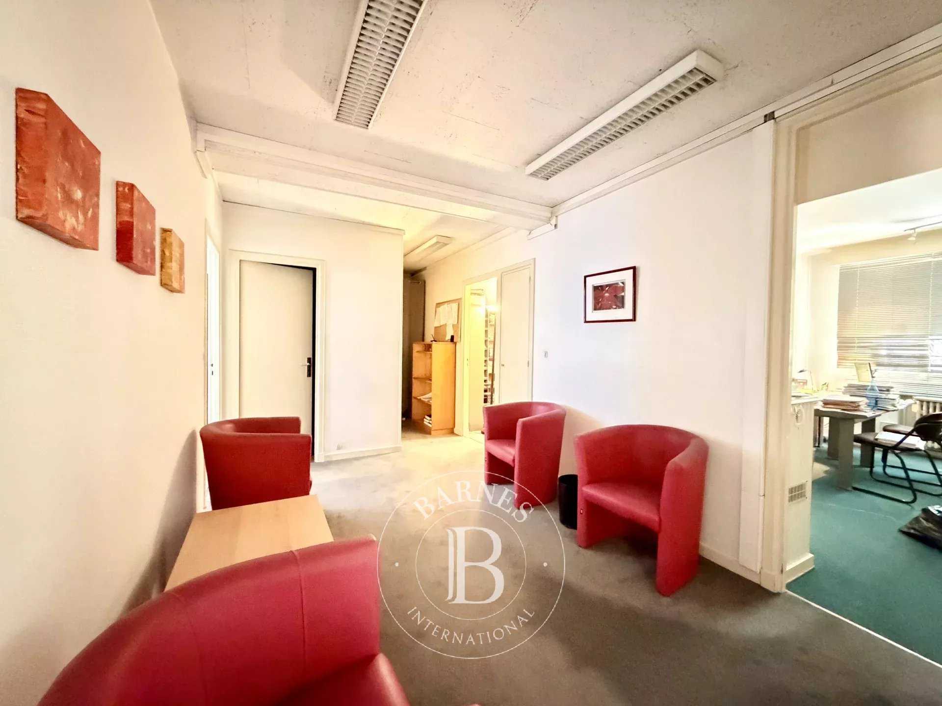 Lille  - Premises 6 Bedrooms