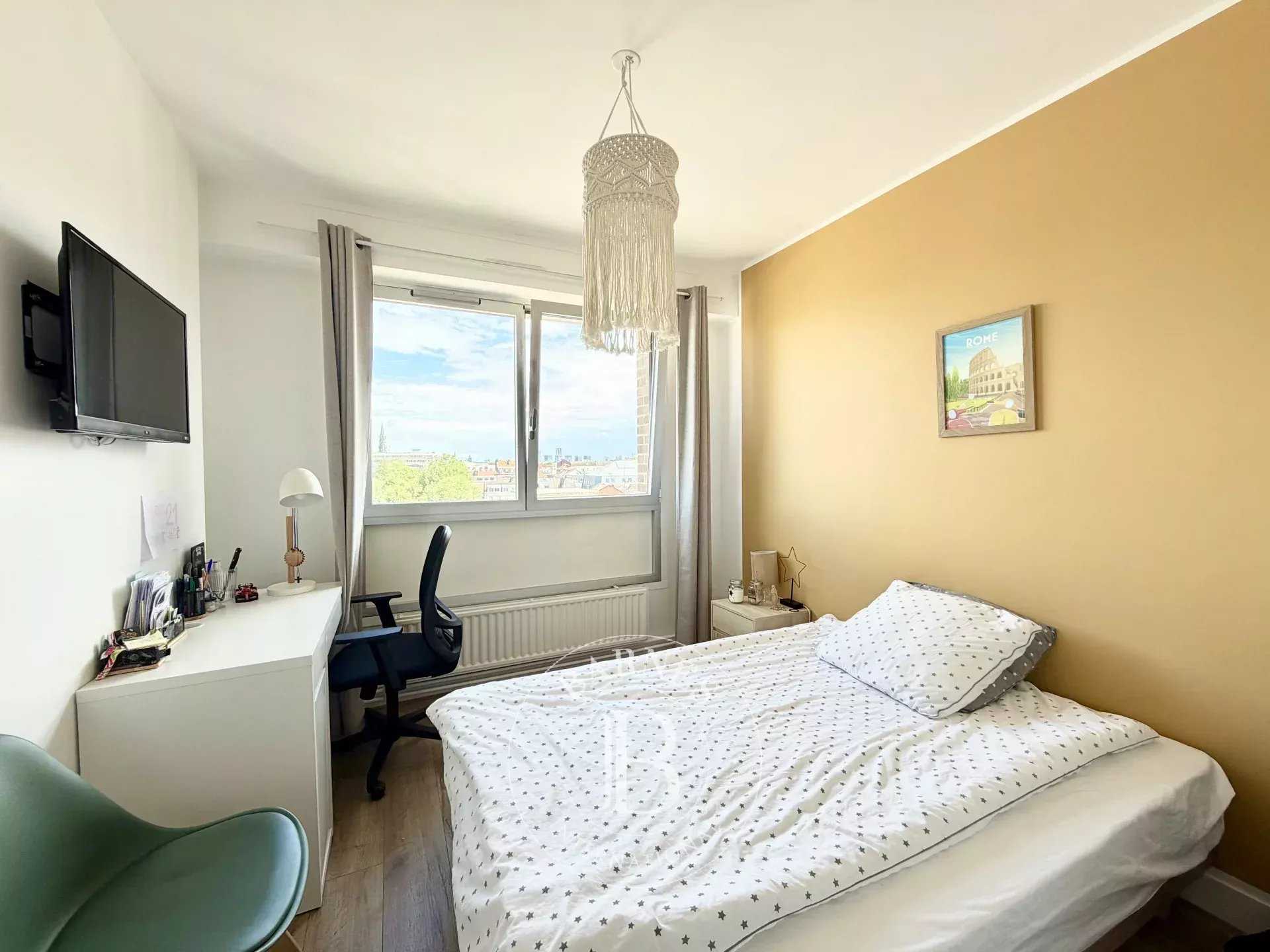 Lille  - Appartement 5 Pi&egrave;ces 4 Chambres