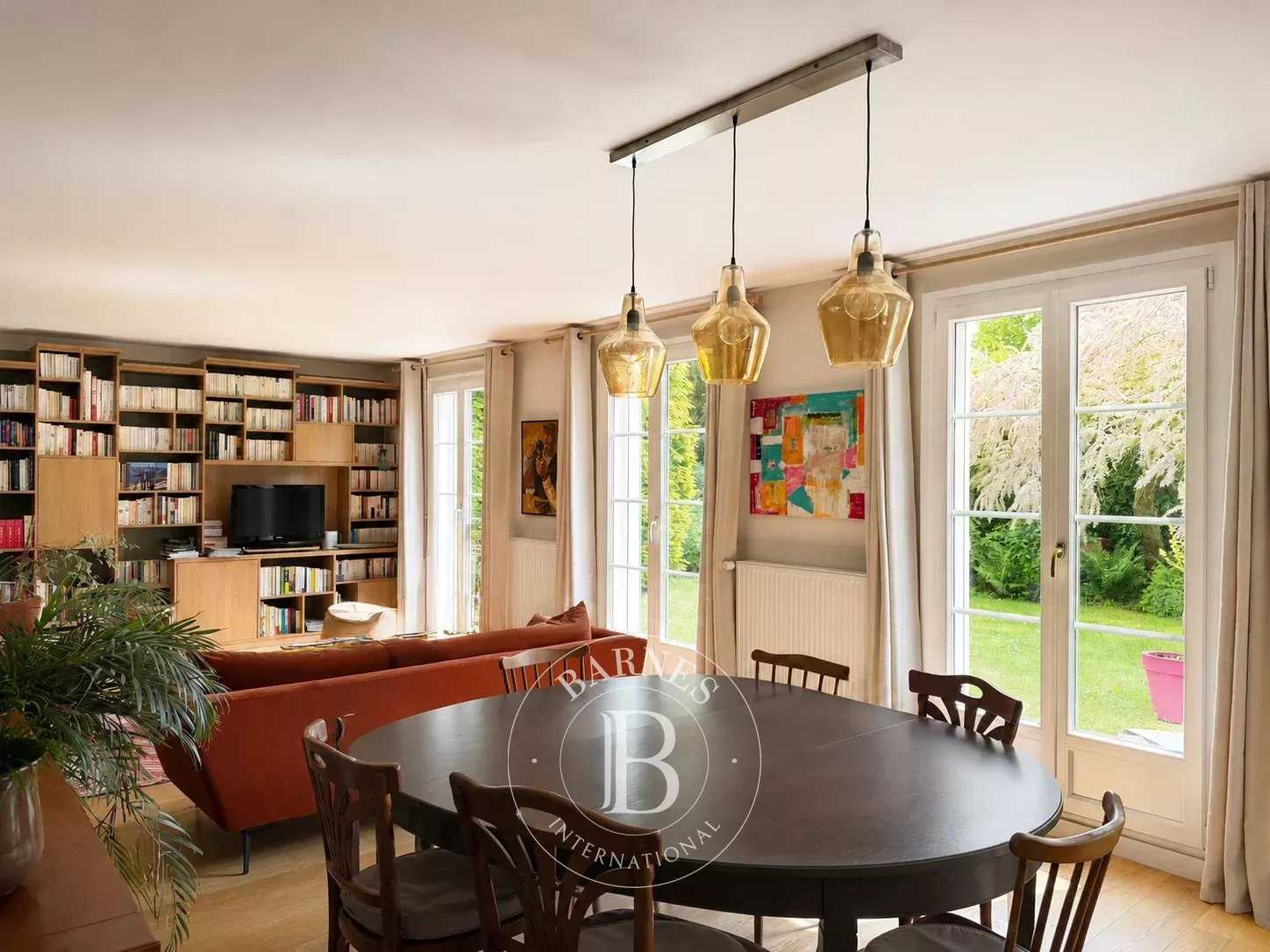 Hem  - House 4 Bedrooms