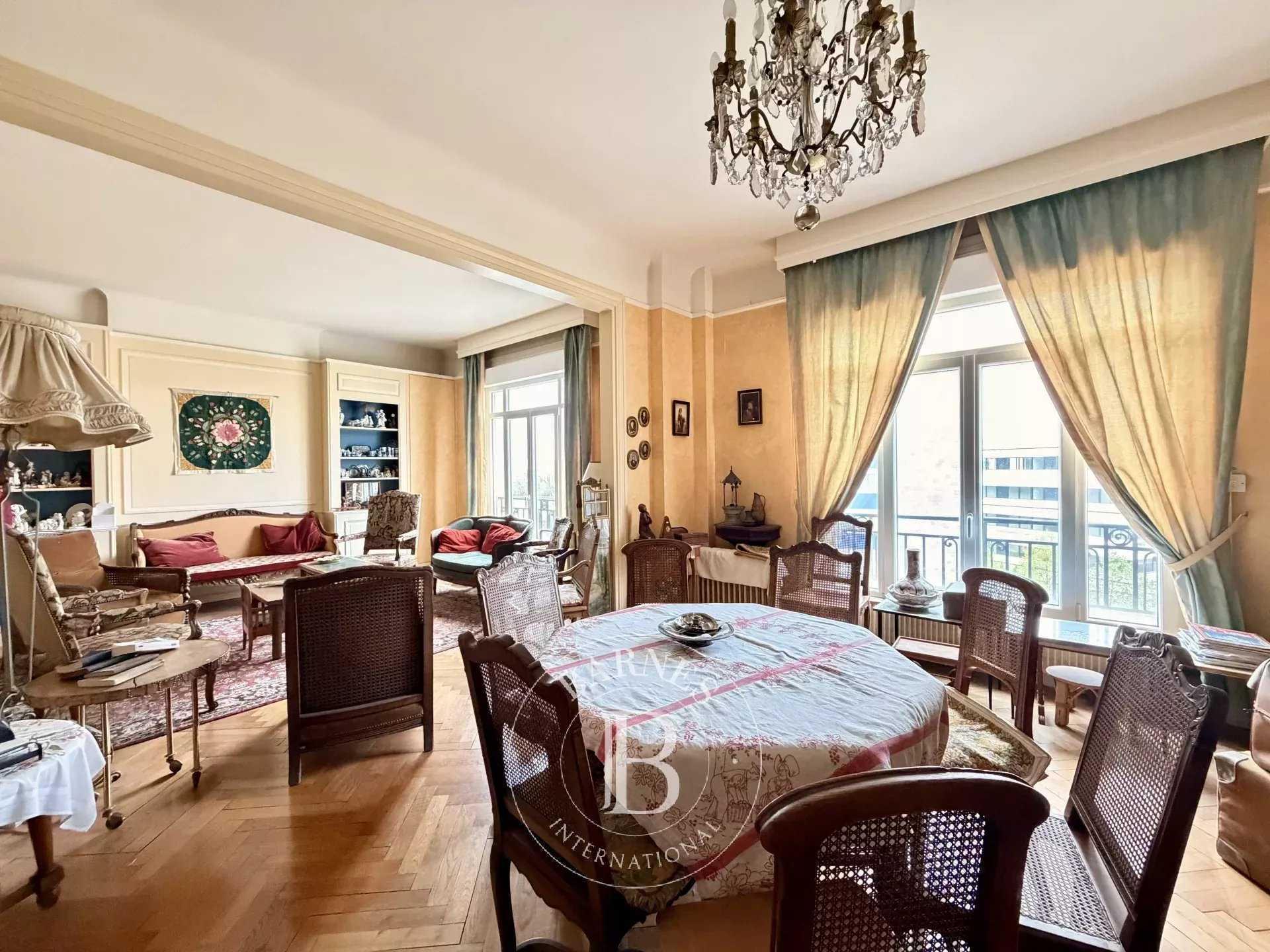 Tourcoing  - Appartement 9 Pi&egrave;ces 7 Chambres