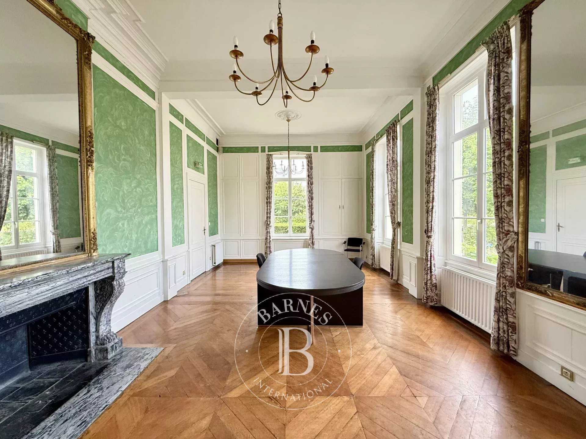 Valenciennes  - Housing estate 6 Bedrooms