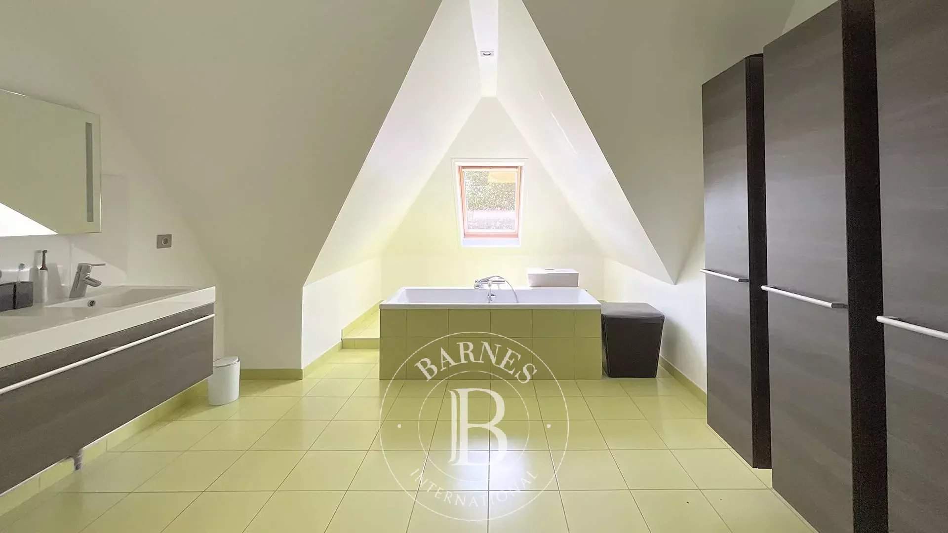 Camphin-en-Pévèle  - Maison 8 Pi&egrave;ces 4 Chambres - picture 9