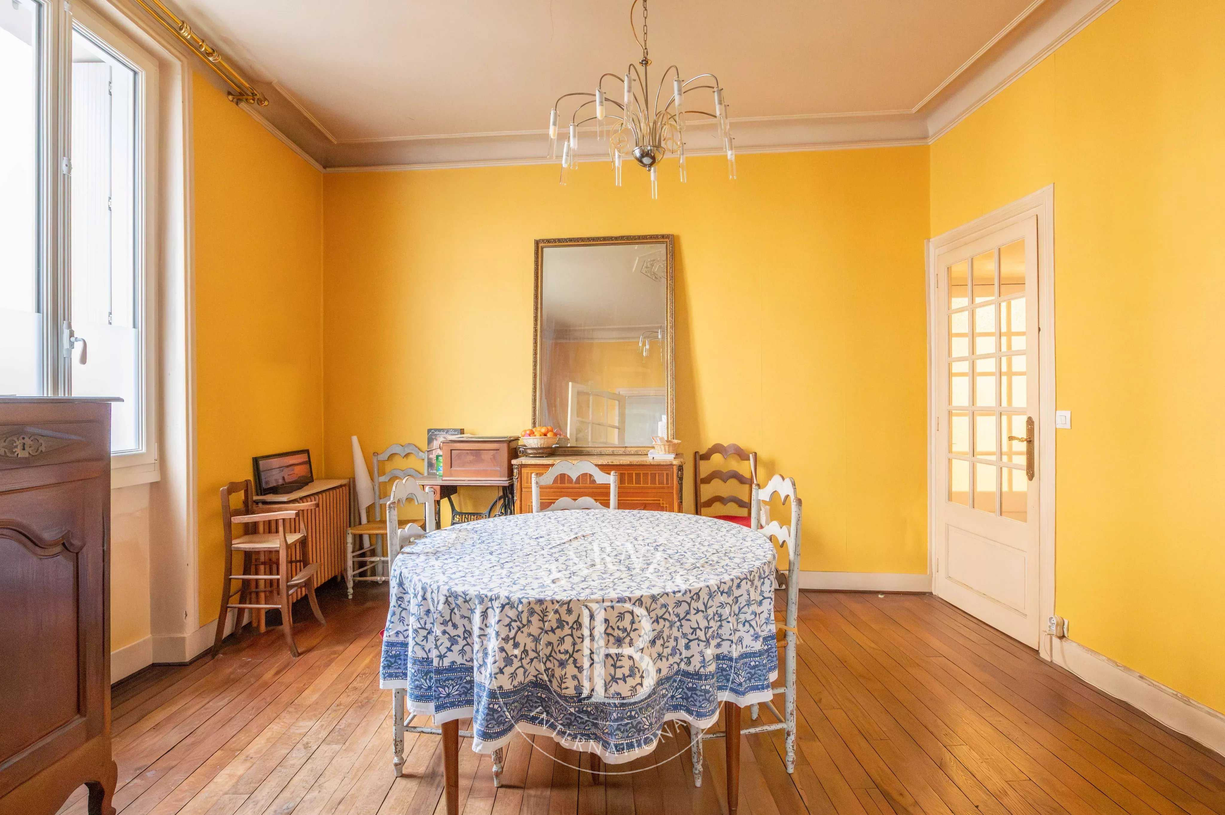 Nantes  - Maison 5 Pi&egrave;ces 4 Chambres