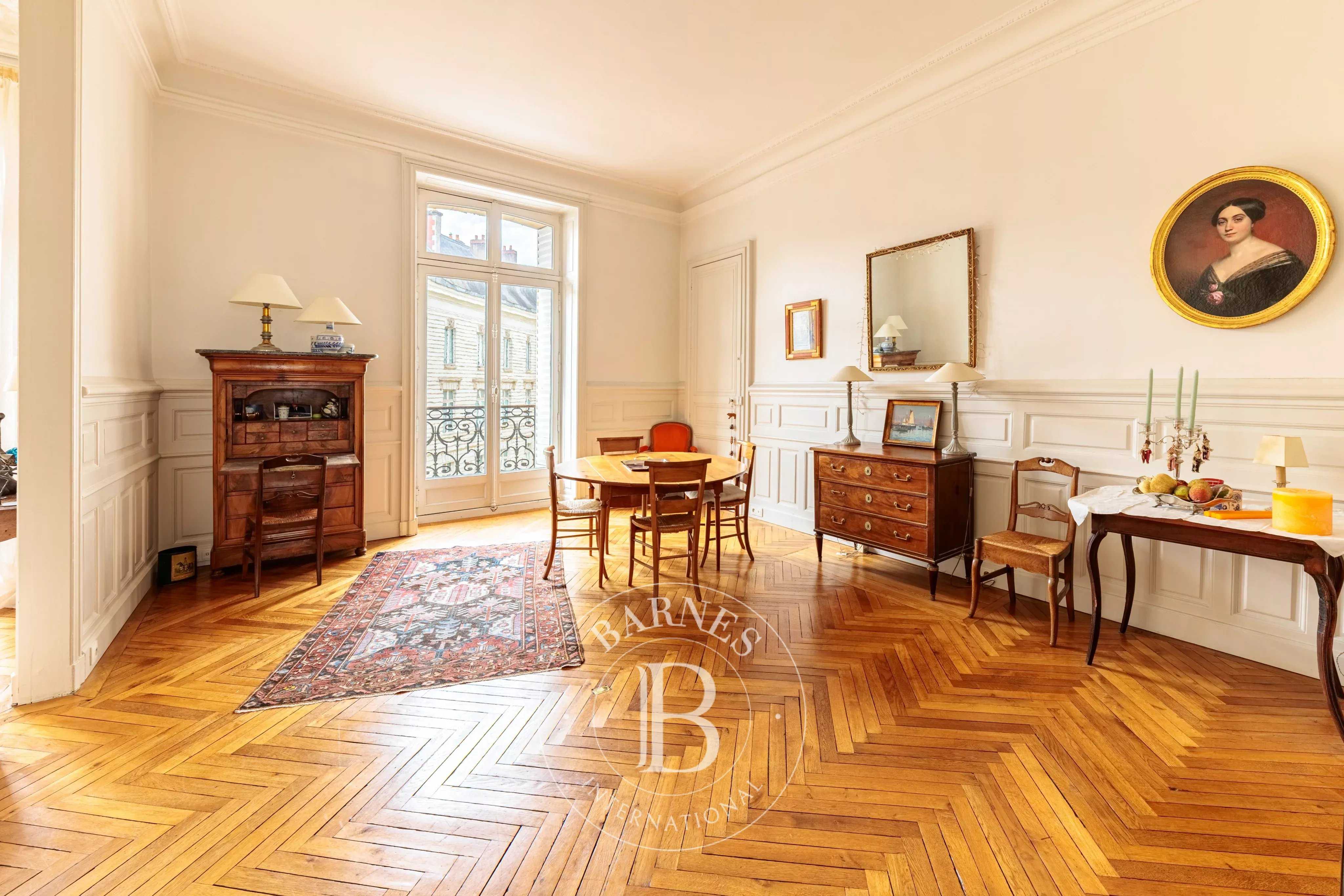 Nantes  - Appartement 8 Pi&egrave;ces 5 Chambres
