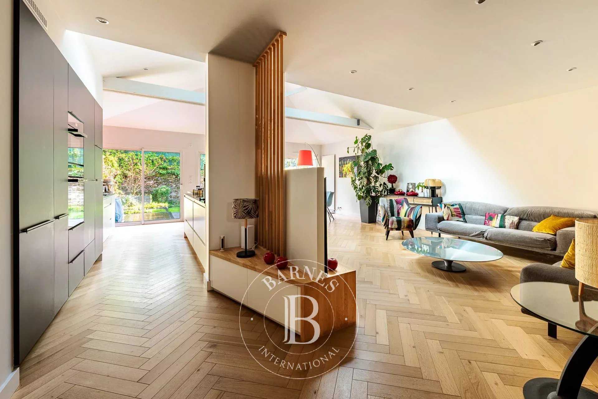 Nantes  - Maison 6 Pi&egrave;ces 4 Chambres