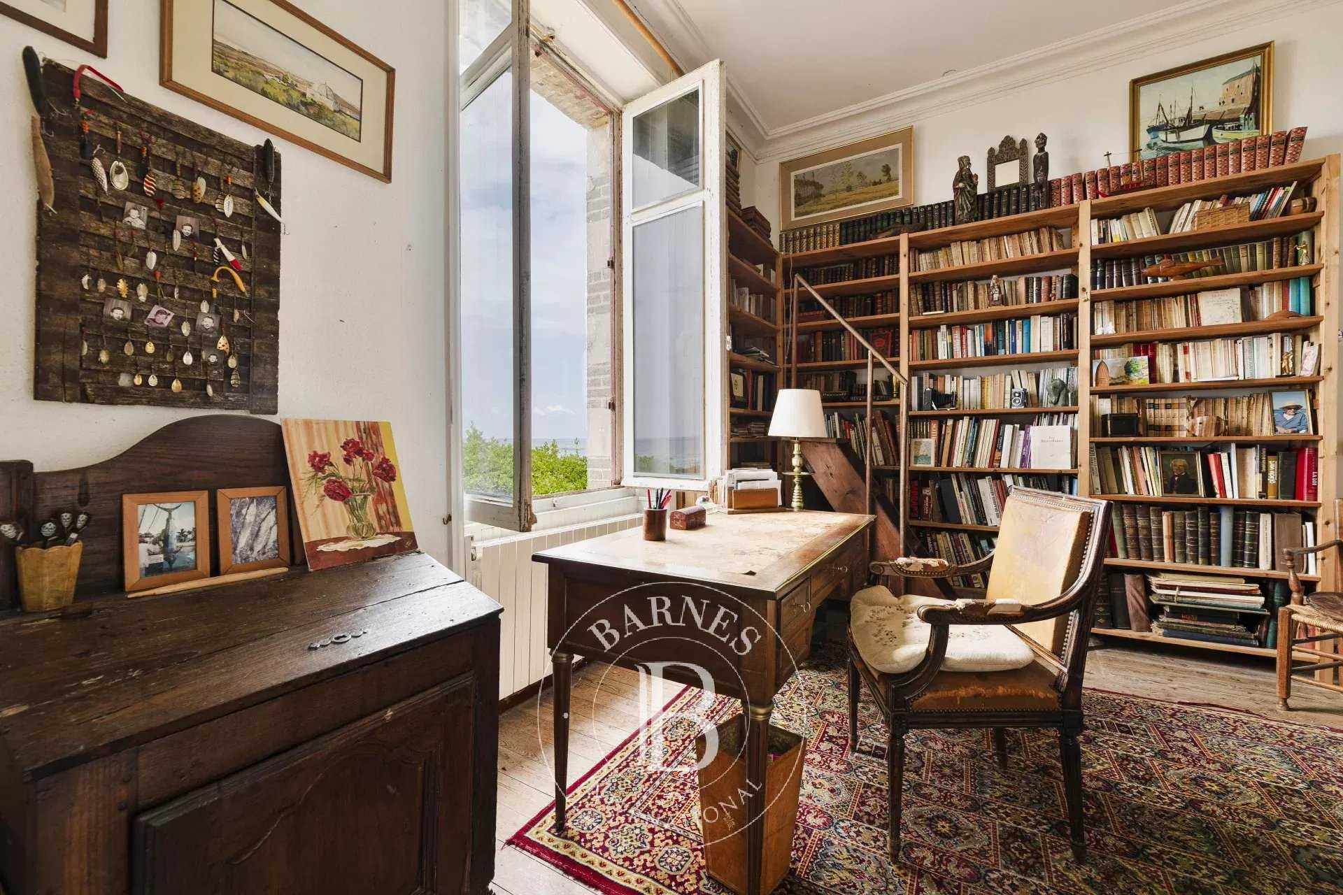 Piriac-sur-Mer  - Property 5 Bedrooms