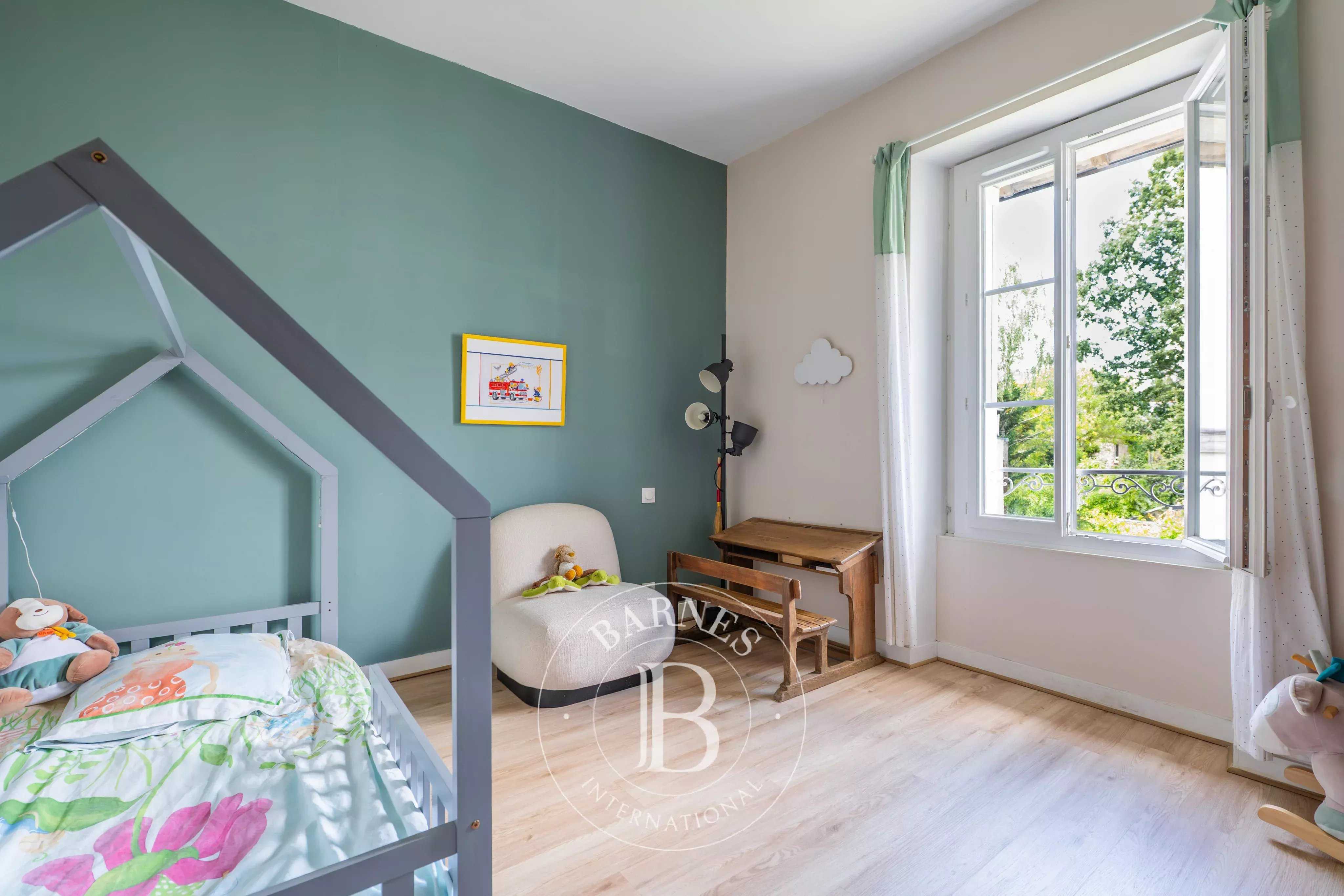 Nantes  - Maison 6 Pi&egrave;ces 5 Chambres