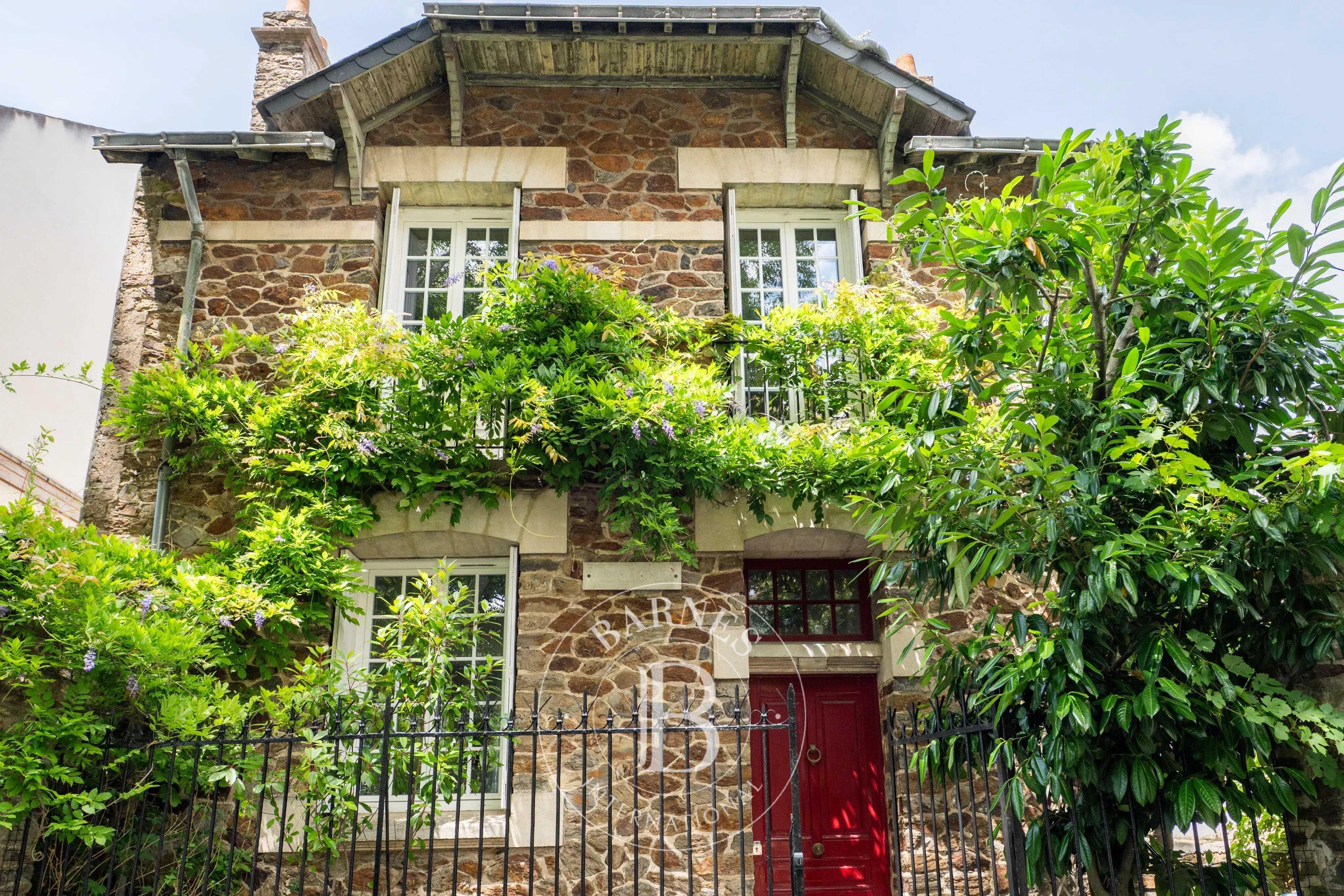 Nantes  - Maison 6 Pi&egrave;ces 5 Chambres