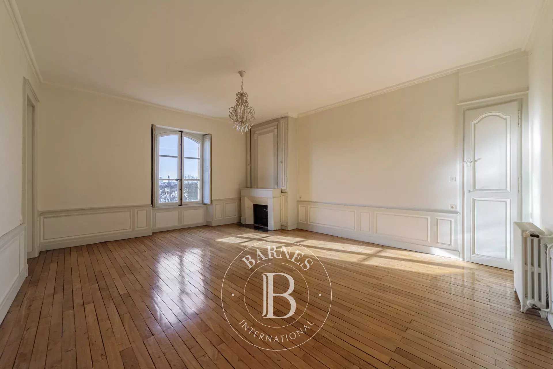 Nantes  - Appartement 8 Pi&egrave;ces 4 Chambres