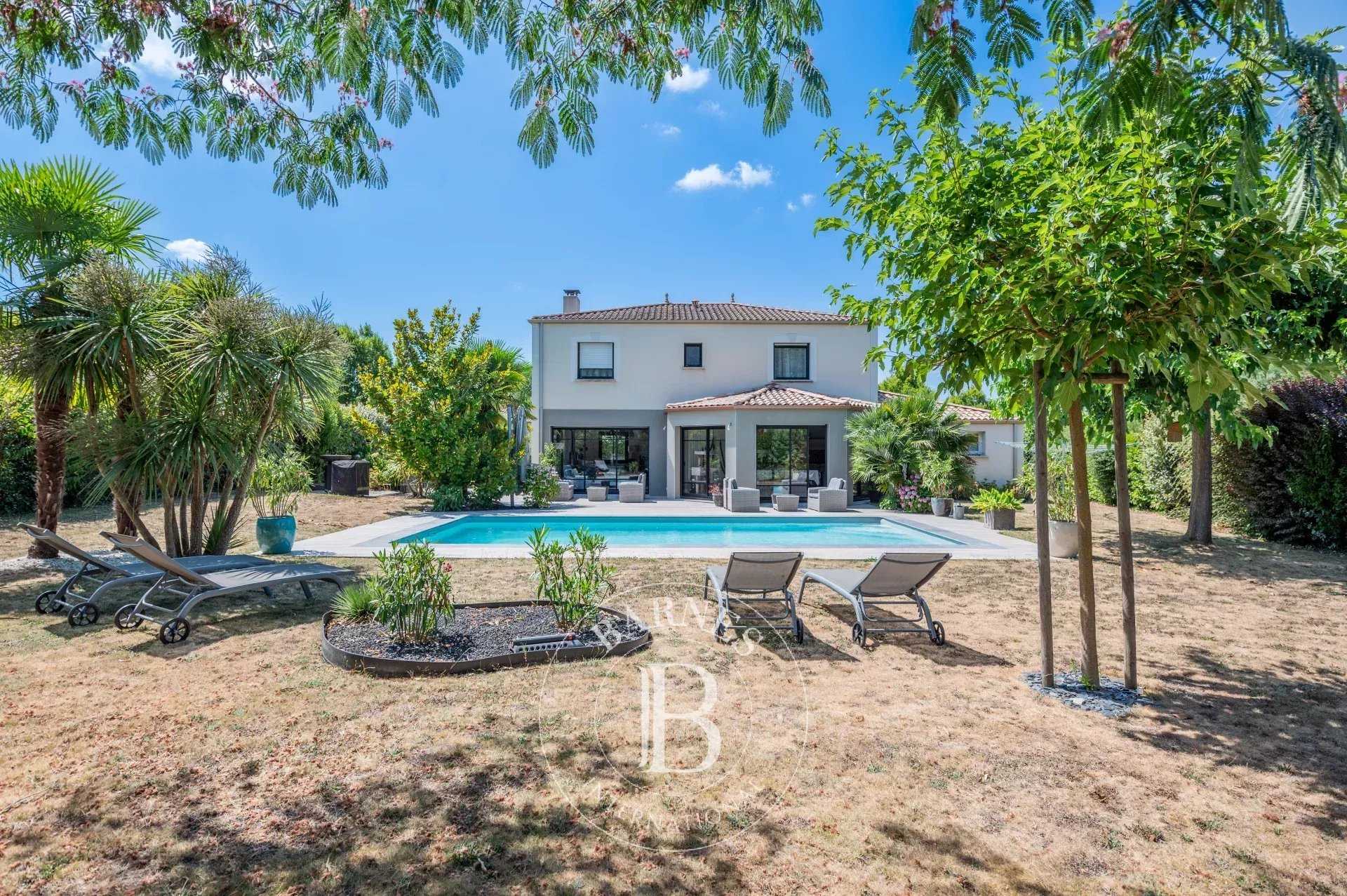 Nantes  - House 5 Bedrooms