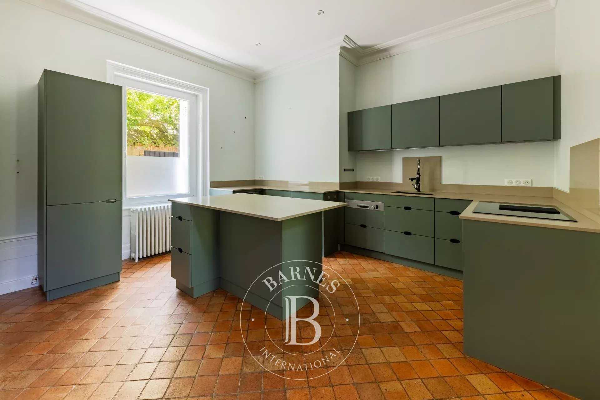 Nantes  - House 8 Bedrooms