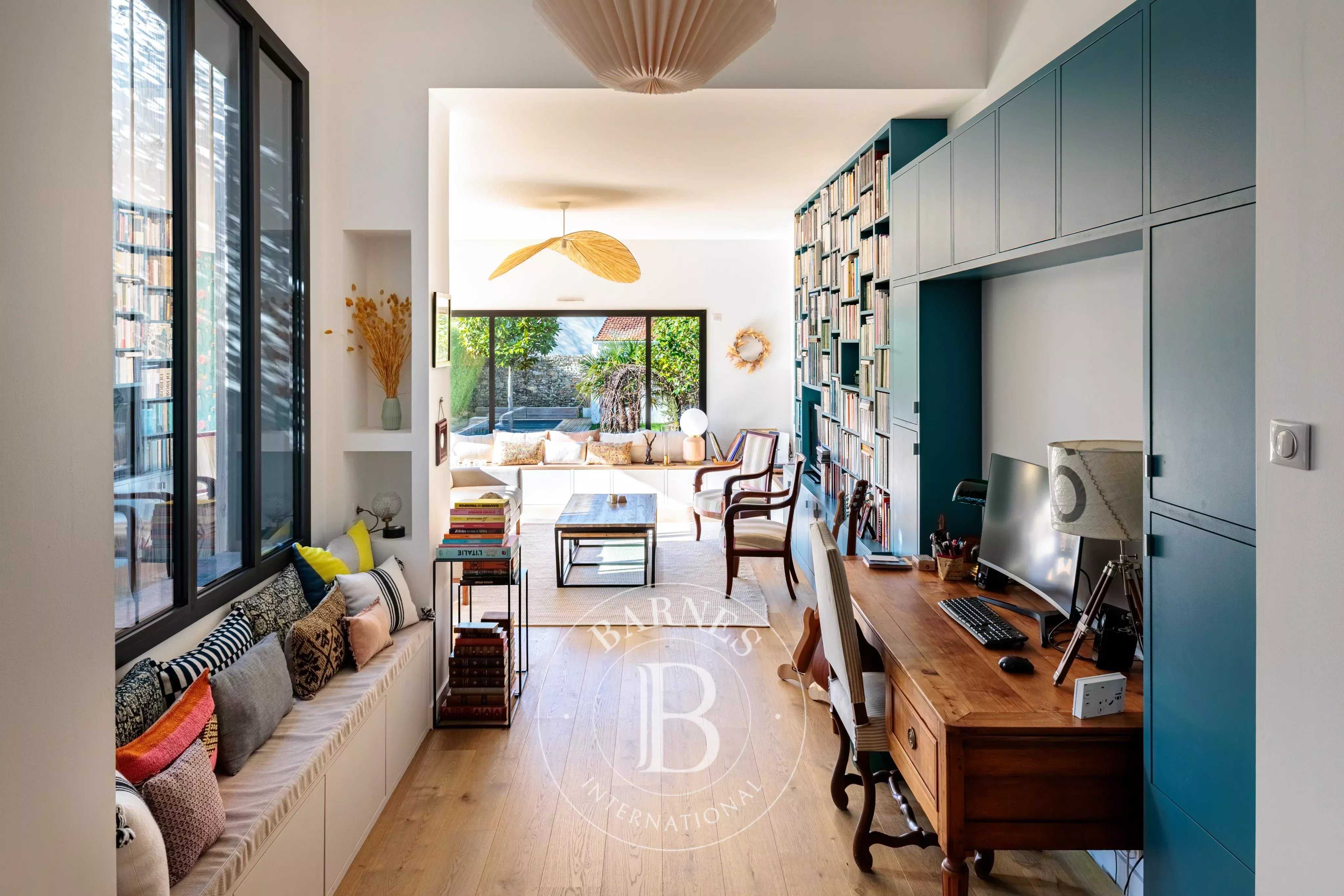 Nantes  - Maison 7 Pi&egrave;ces 4 Chambres