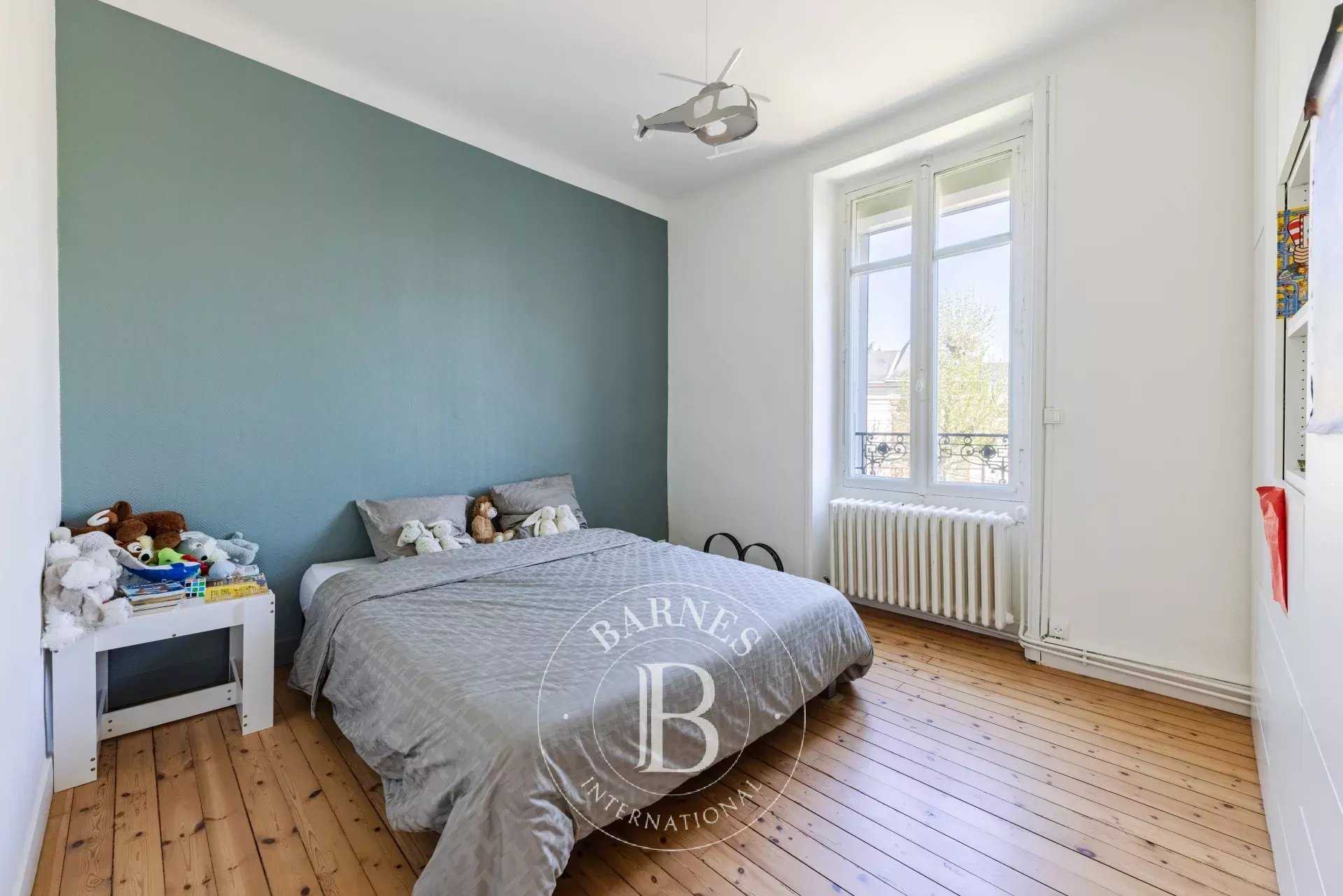 Nantes  - Maison 8 Pi&egrave;ces 5 Chambres