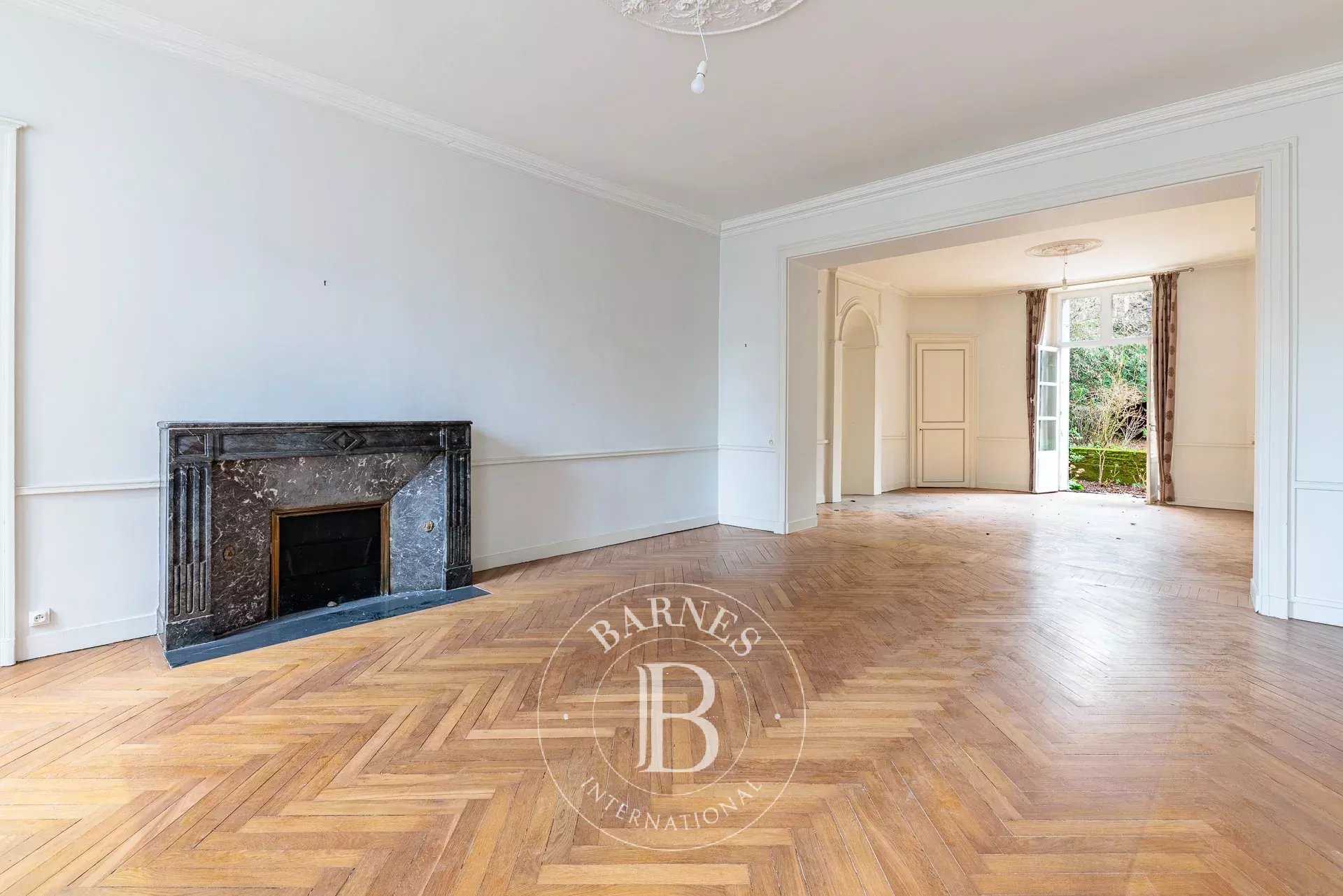 Nantes  - Immeuble 40 Pi&egrave;ces