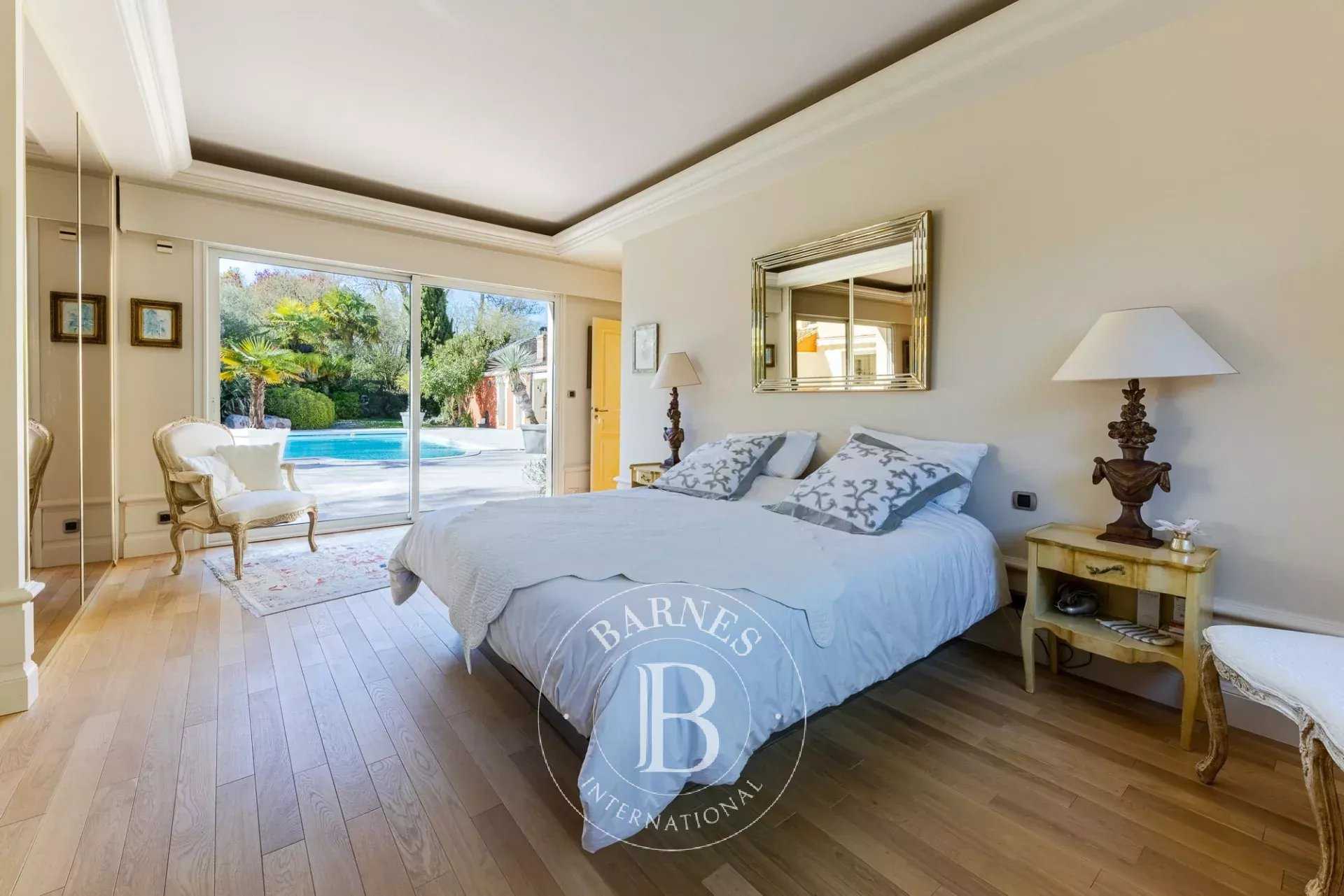 Vertou  - Maison 8 Pi&egrave;ces 5 Chambres