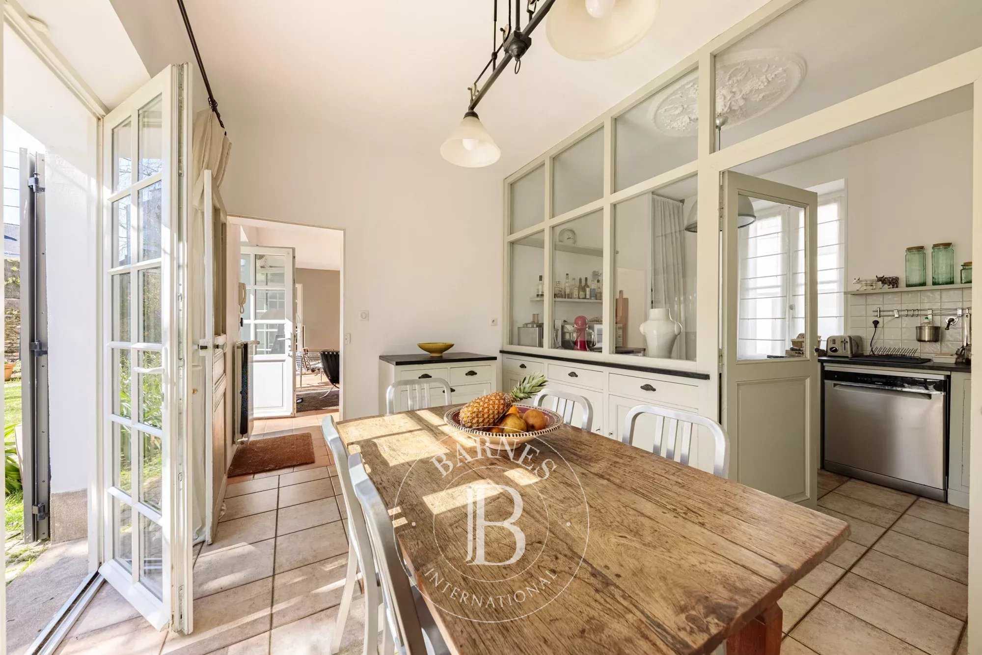 Nantes  - Maison 6 Pi&egrave;ces 5 Chambres