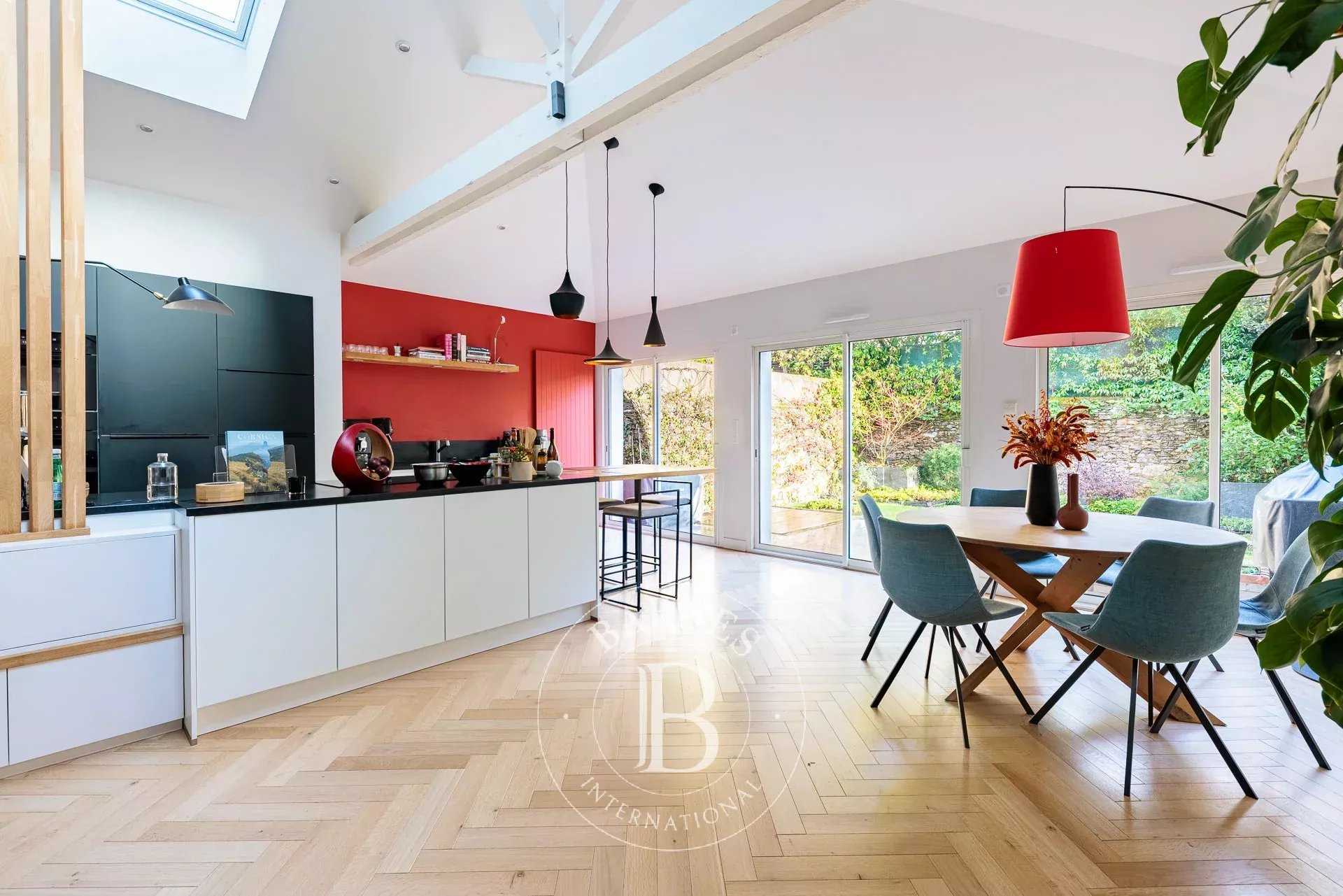 Nantes  - Maison 6 Pi&egrave;ces 4 Chambres