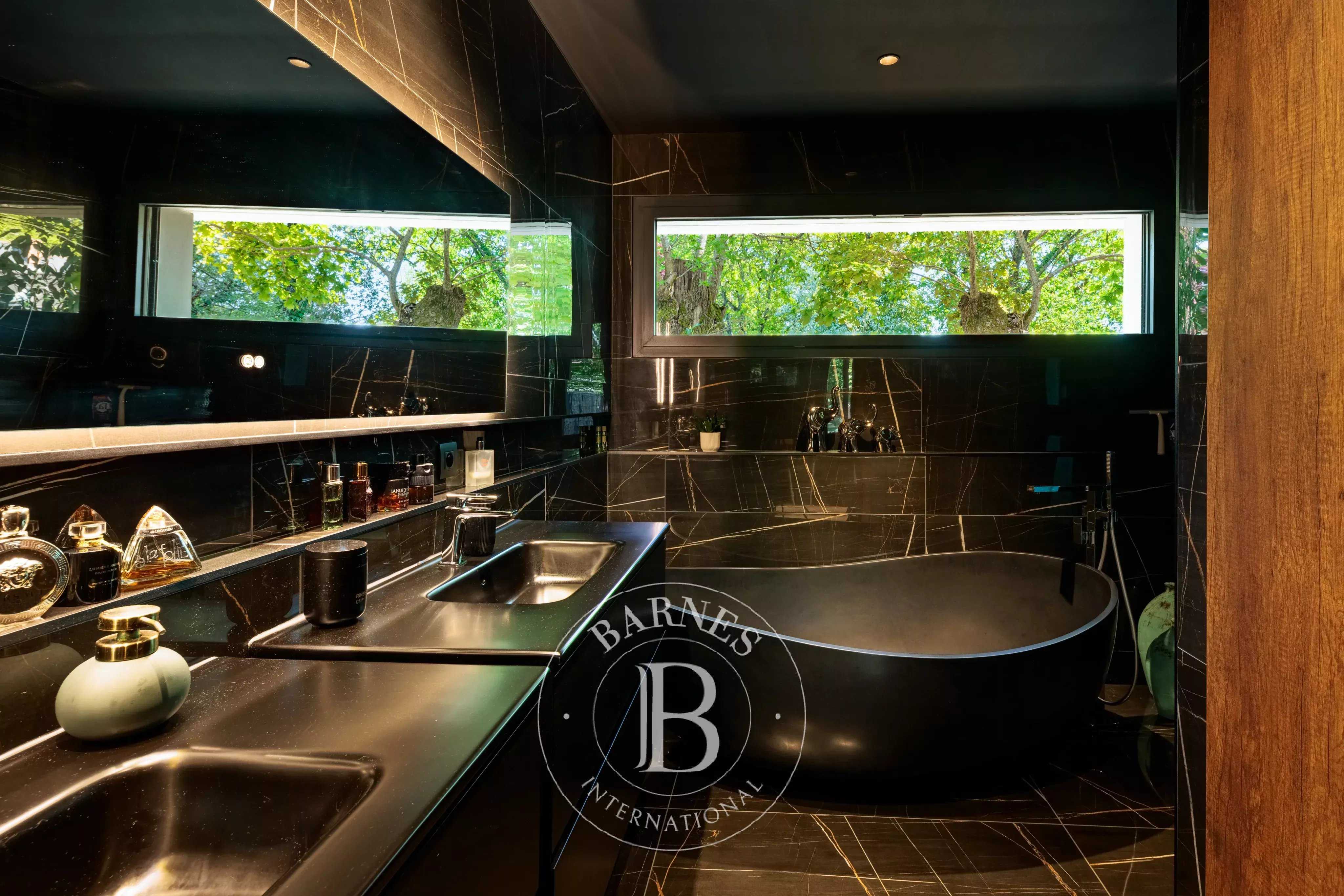 Sucé-sur-Erdre  - Maison 7 Pi&egrave;ces 4 Chambres