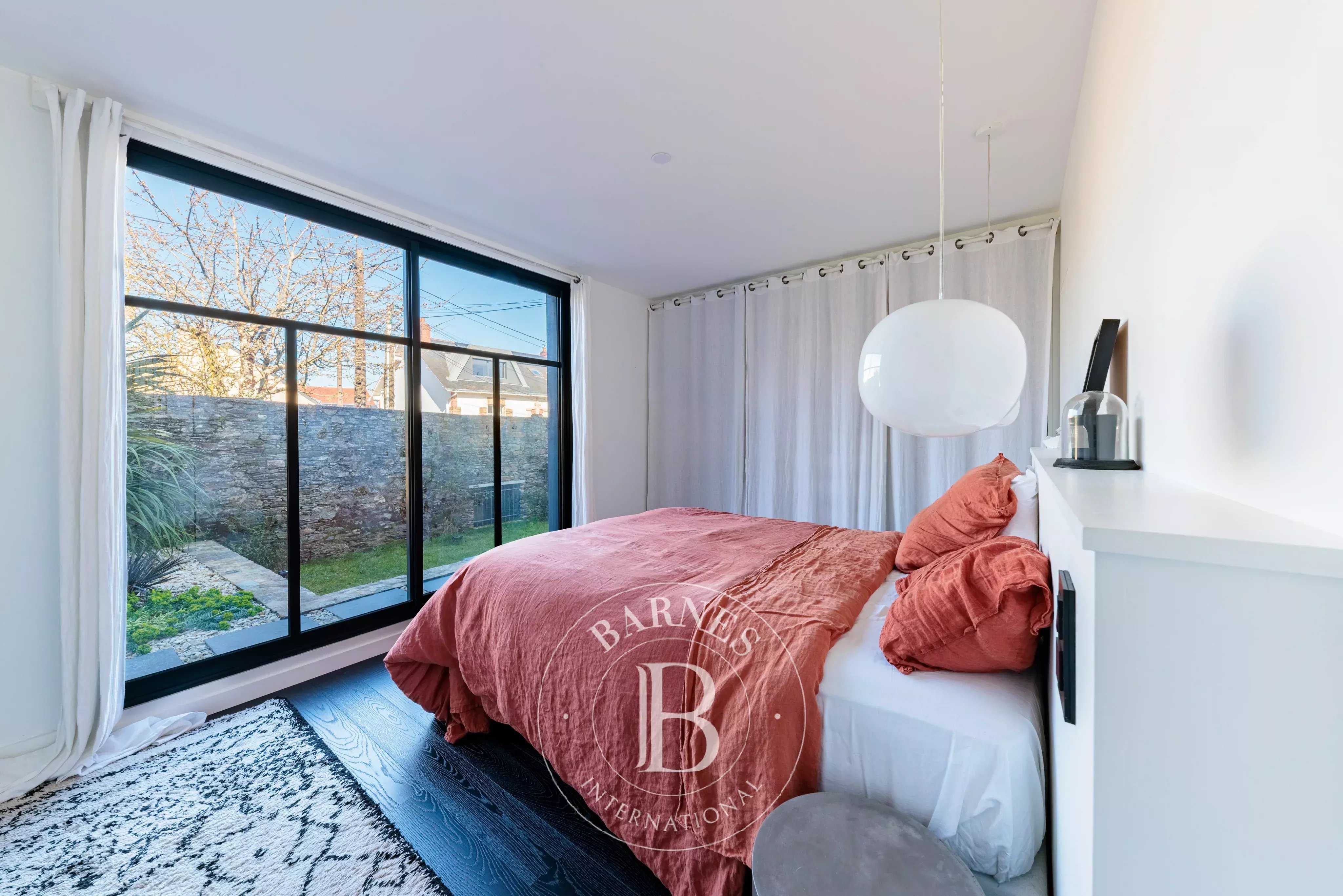 Nantes  - Maison 7 Pi&egrave;ces 4 Chambres