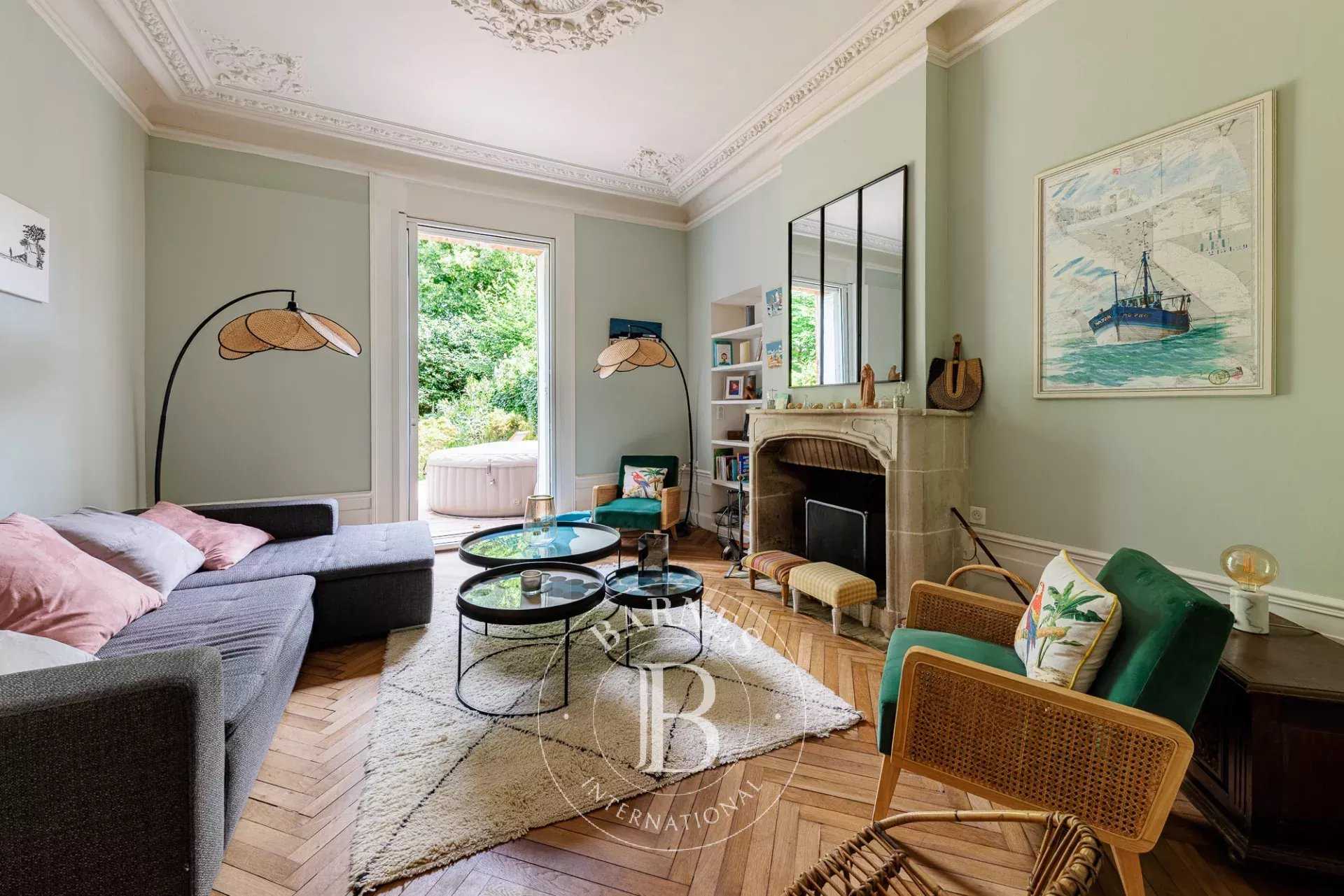 Nantes  - House 8 Bedrooms