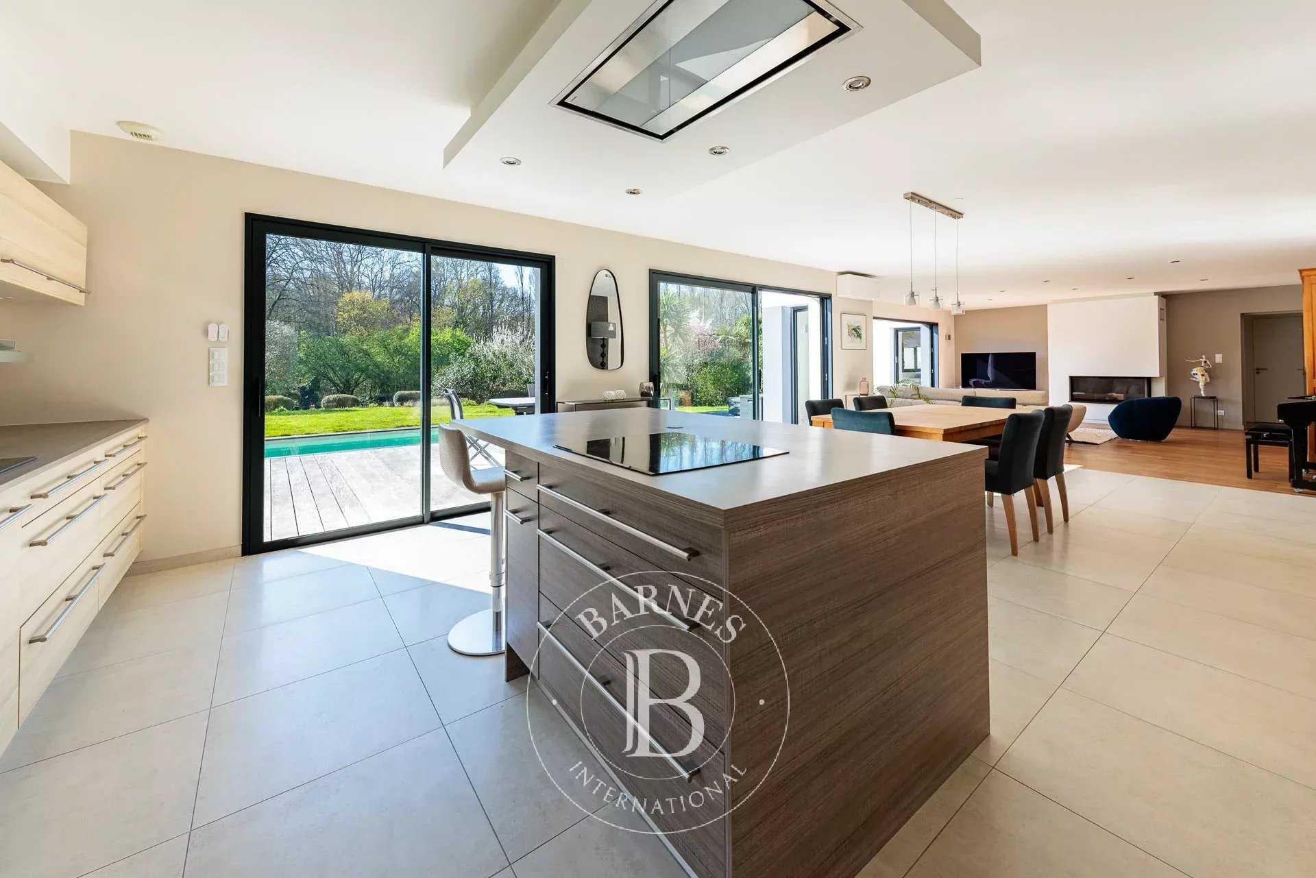 Carquefou  - Maison 8 Pi&egrave;ces 7 Chambres