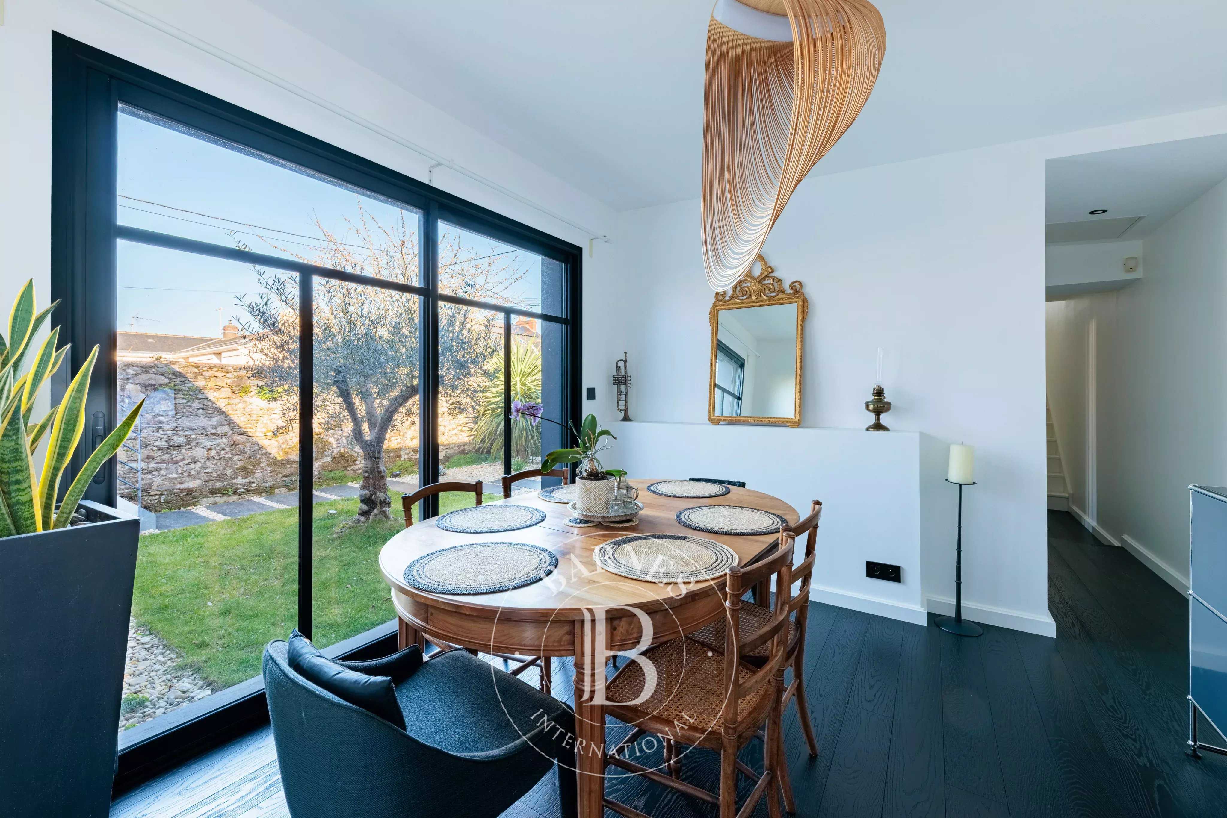 Nantes  - Maison 7 Pi&egrave;ces 4 Chambres