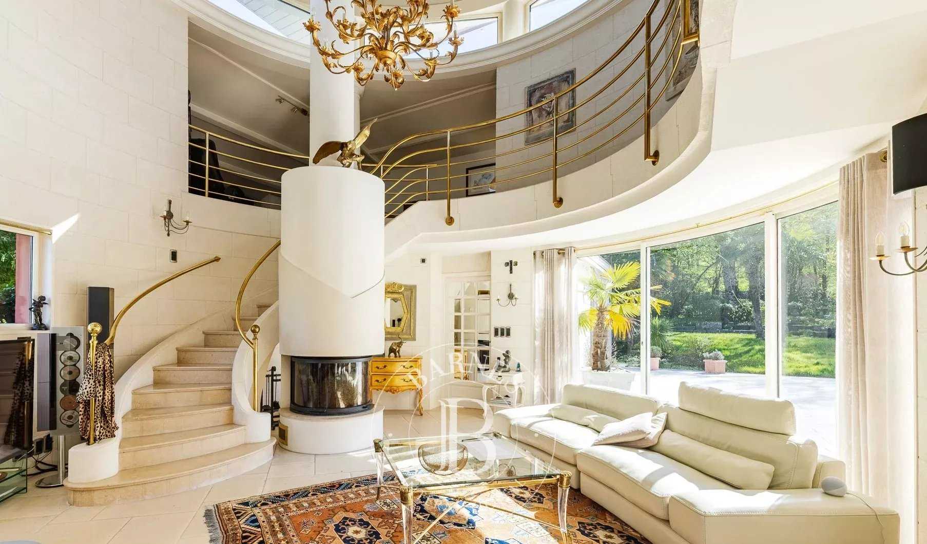 Vertou  - Maison 8 Pi&egrave;ces 5 Chambres