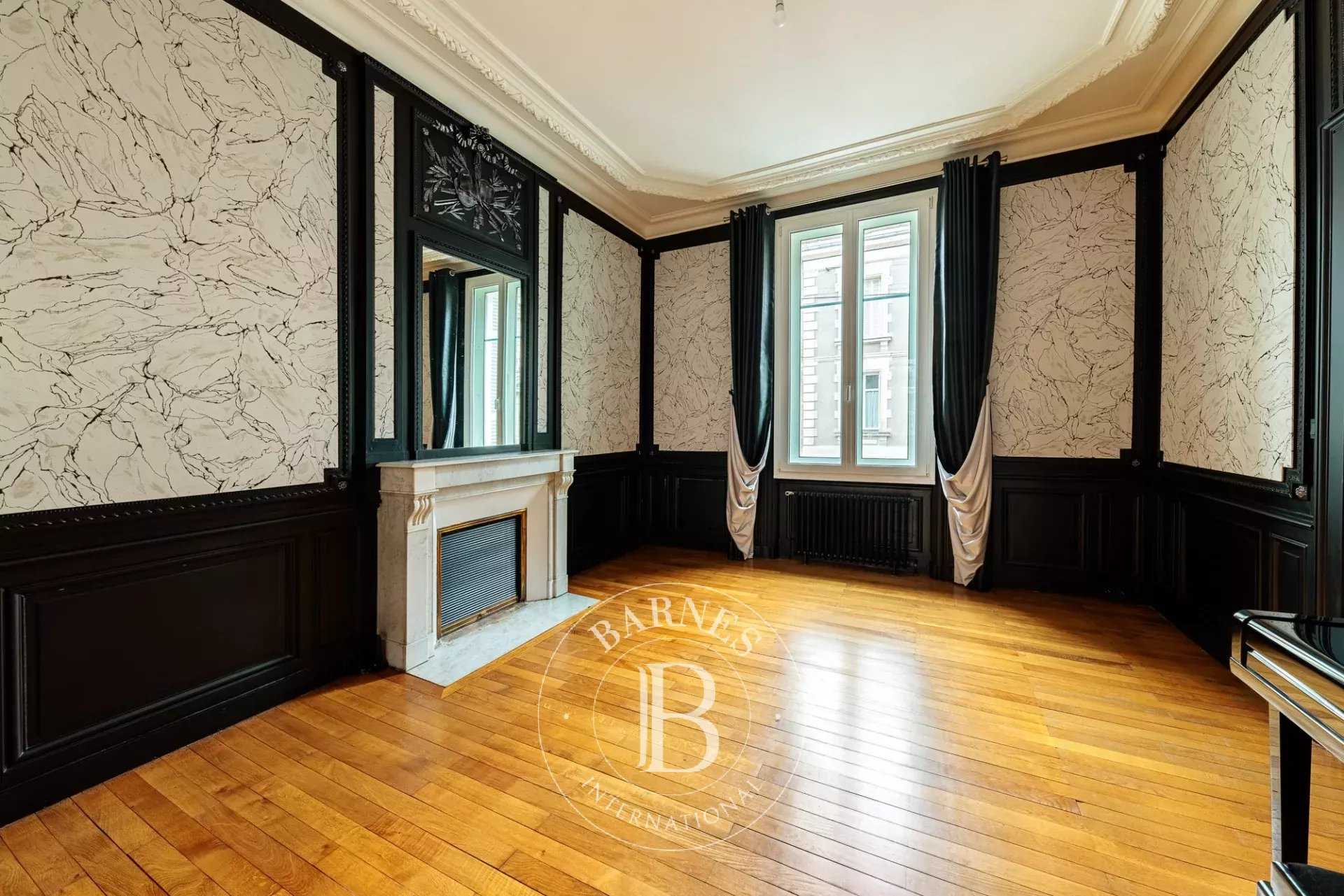 Nantes  - Maison 8 Pièces 5 Chambres