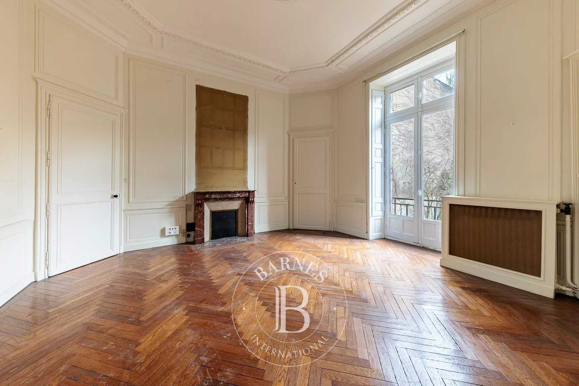 Nantes  - Immeuble 40 Pi&egrave;ces