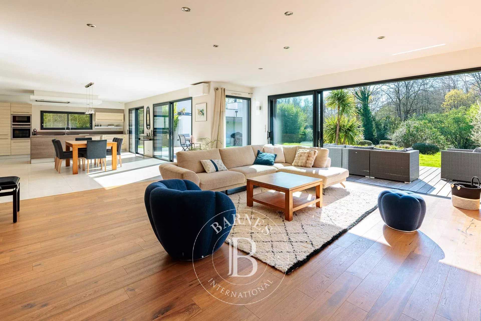 Carquefou  - Maison 8 Pi&egrave;ces 7 Chambres