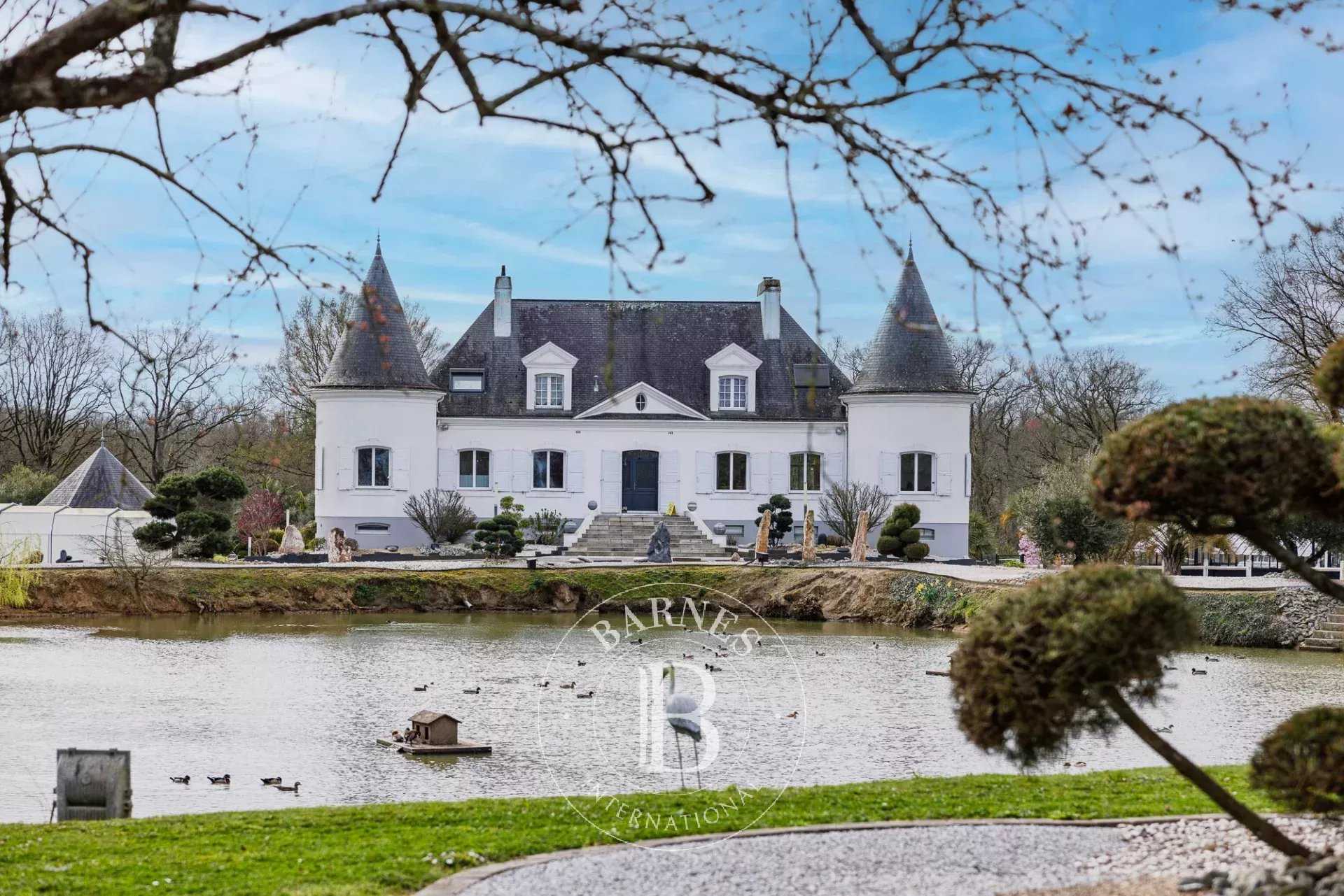 Maison La Chevrolière  -  ref 85693946 (picture 1)