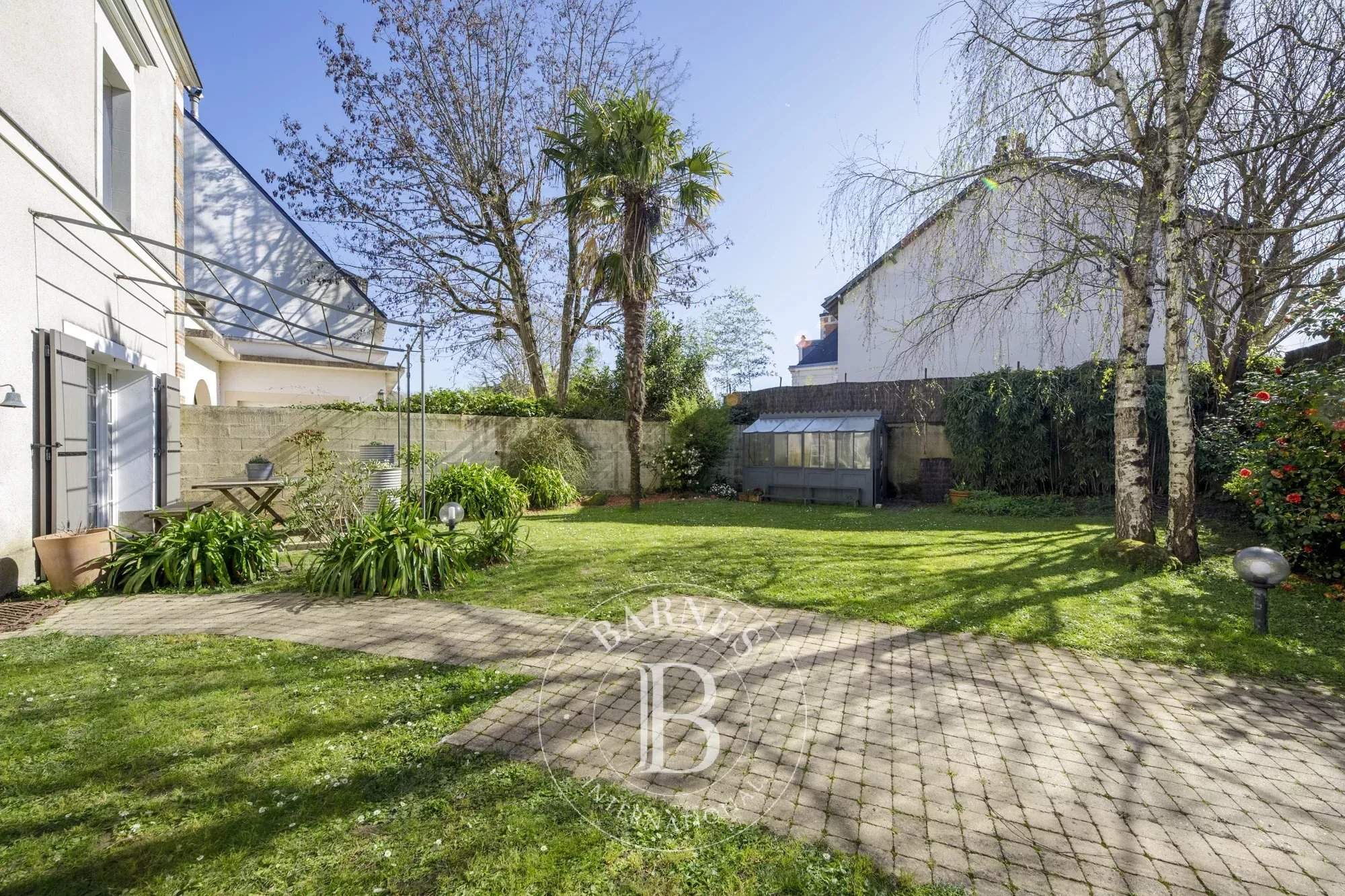 Nantes  - Maison 6 Pi&egrave;ces 5 Chambres - picture 2