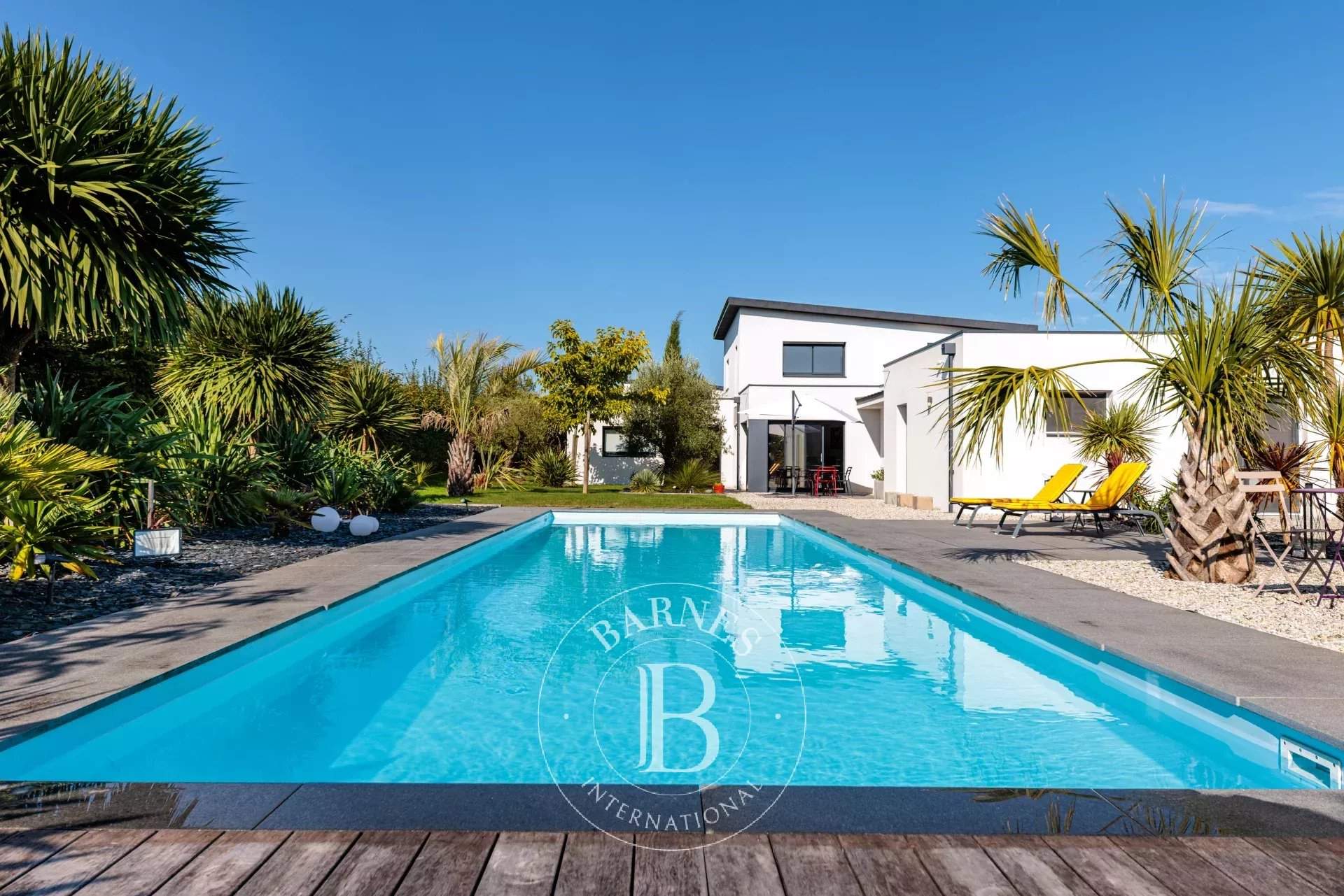 Orvault  - House 5 Bedrooms - picture 1