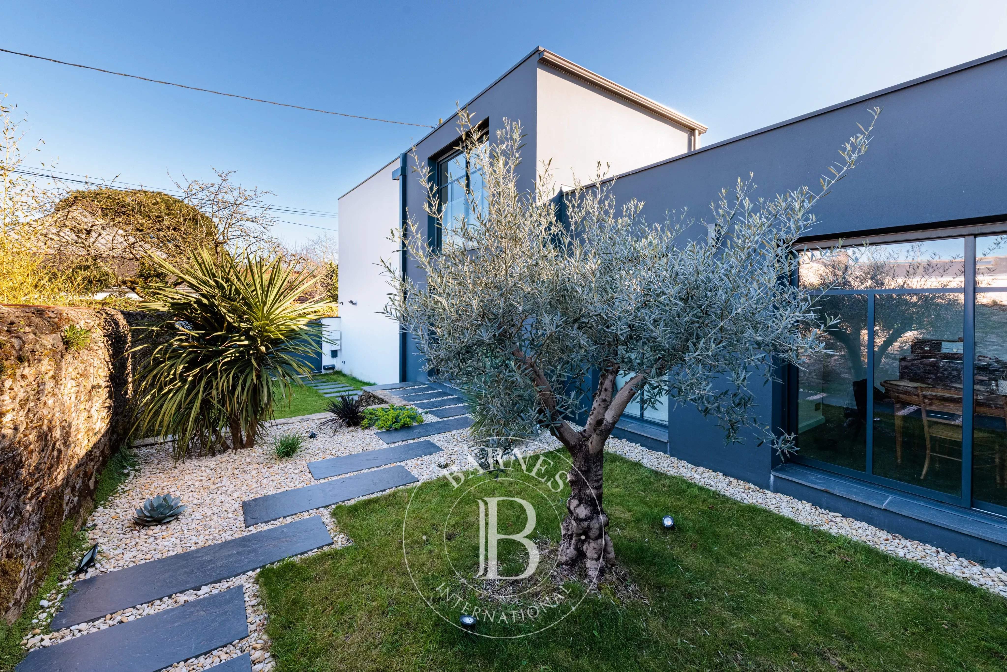 Nantes  - Maison 7 Pi&egrave;ces 4 Chambres - picture 9