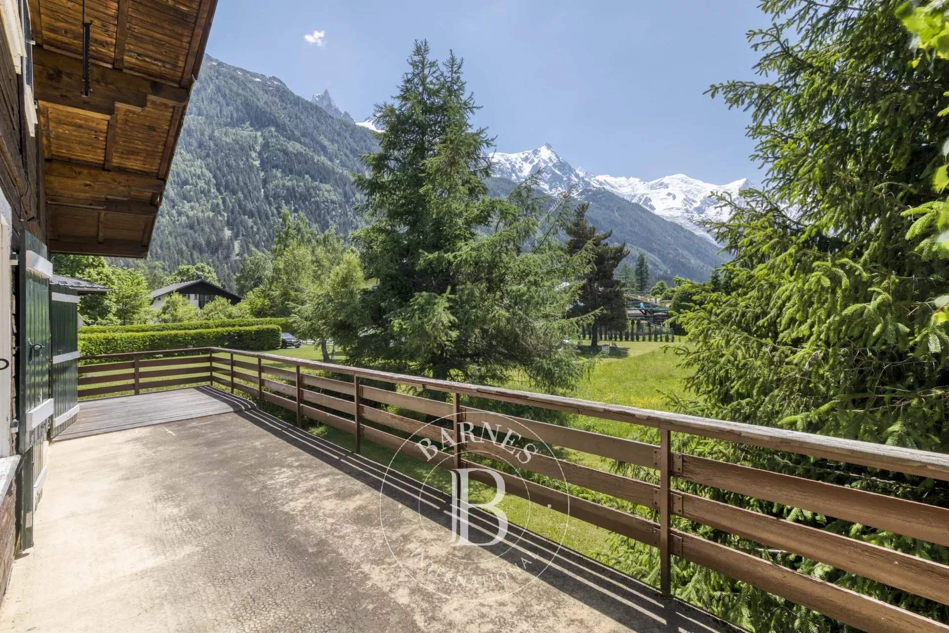 Chamonix-Mont-Blanc  - Chalet 9 Pi&egrave;ces 8 Chambres - picture 1