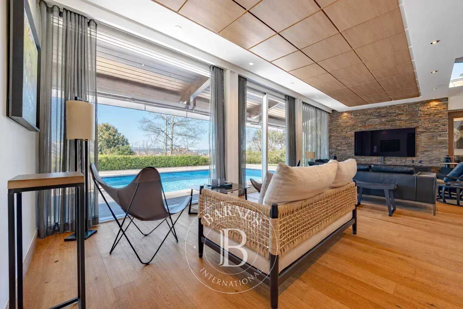 Annecy  - Propriété 8 Pi&egrave;ces 4 Chambres