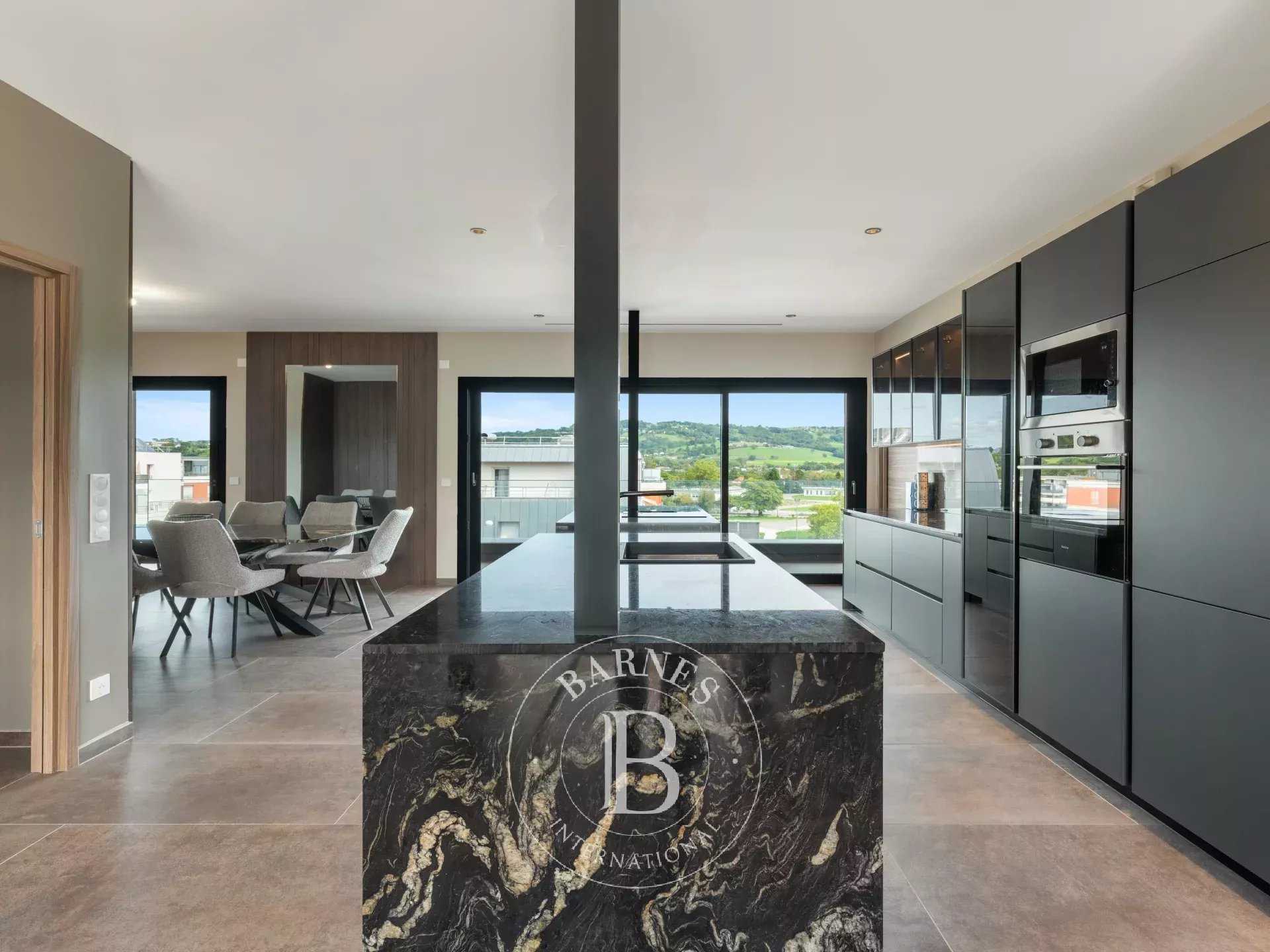 Rumilly  - Apartment 4 Bedrooms